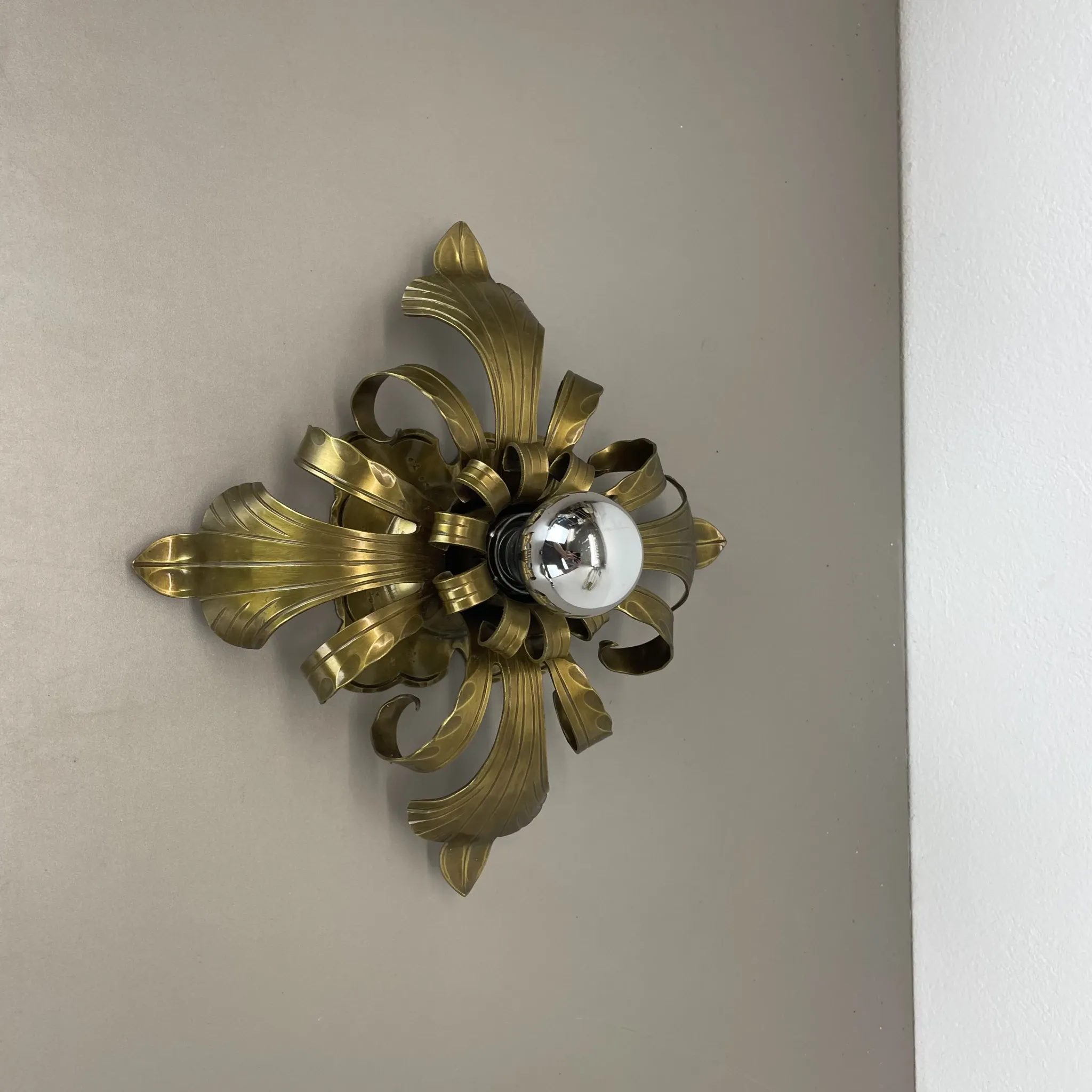 Rare 24 cm Large Theatre Ceiling Light in Gold-Coloured Brass in Florentine Leaf Style, Italy, 1970s