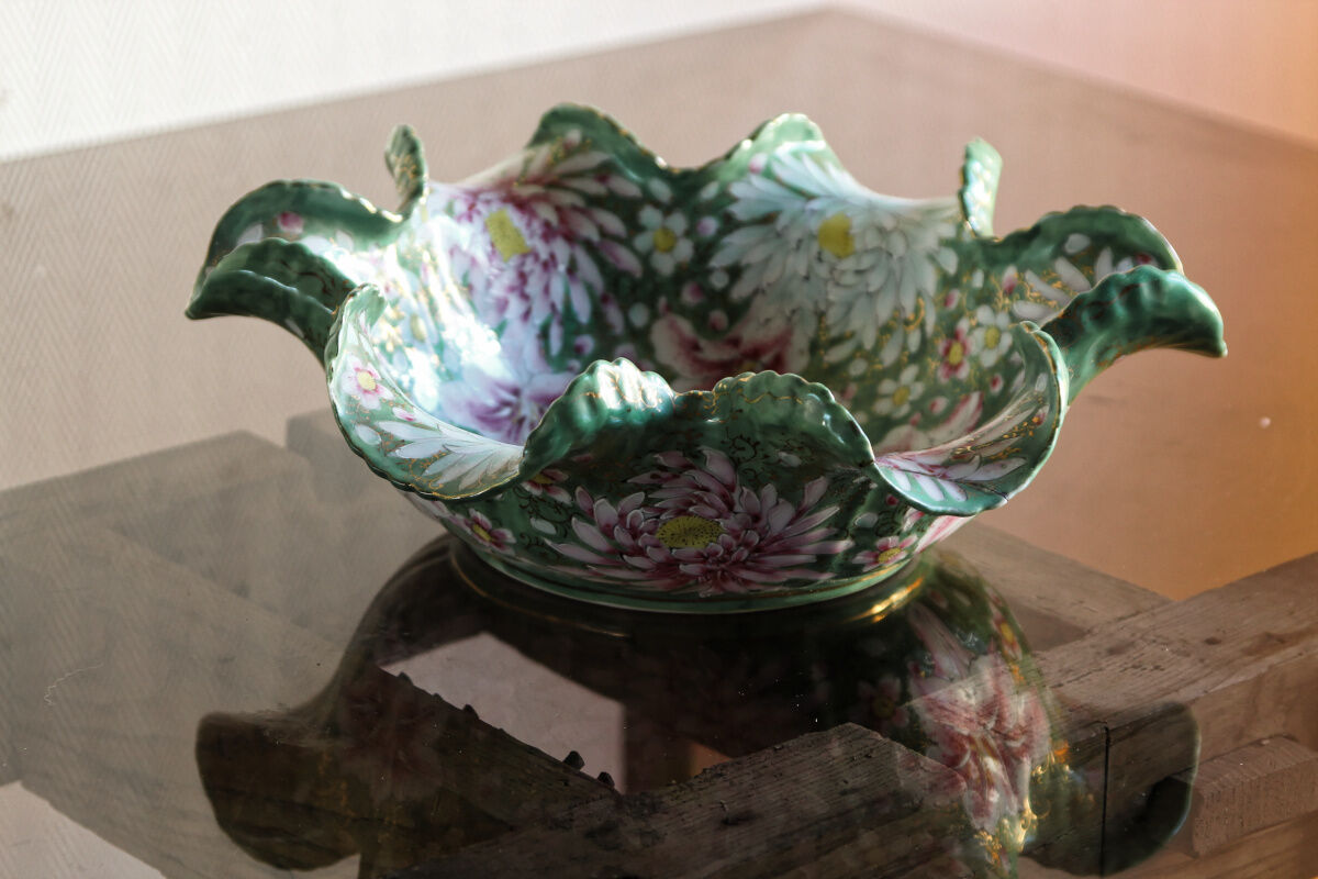 Polylobed earthenware salad bowl