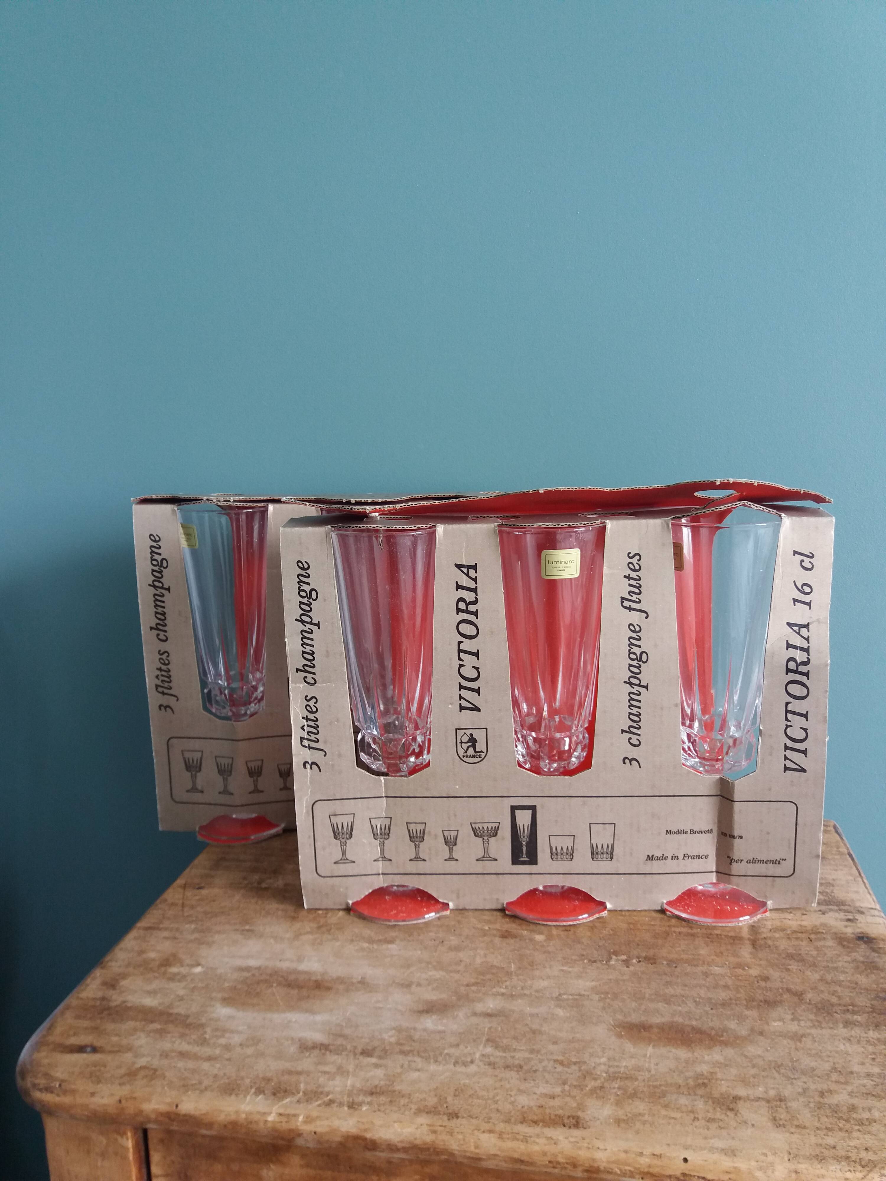 Set of 6 Luminarc champagne flutes from Arques glassworks