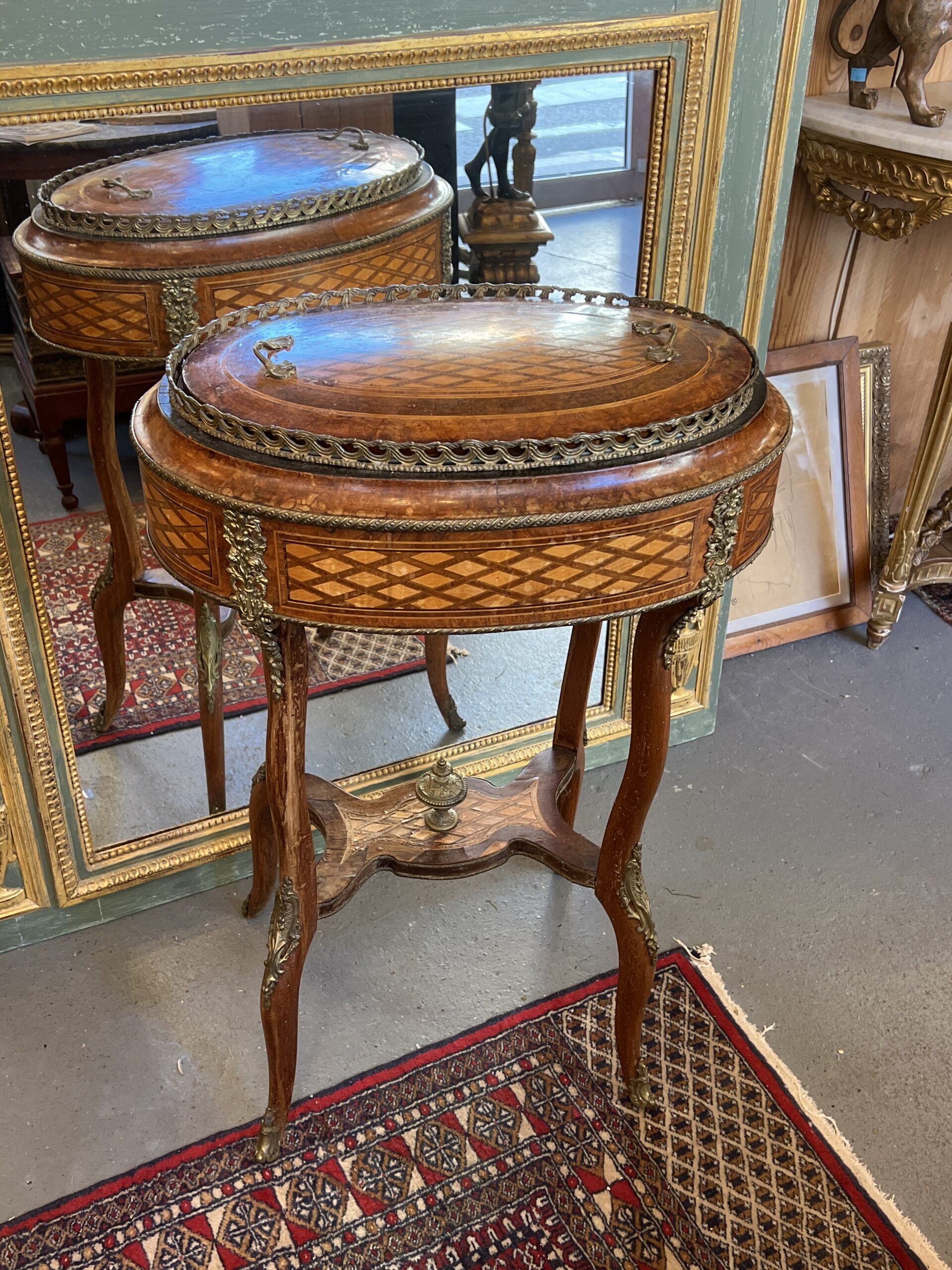 Very beautiful and old wooden marquetry planter, Napoleon III period, mid-19th century.