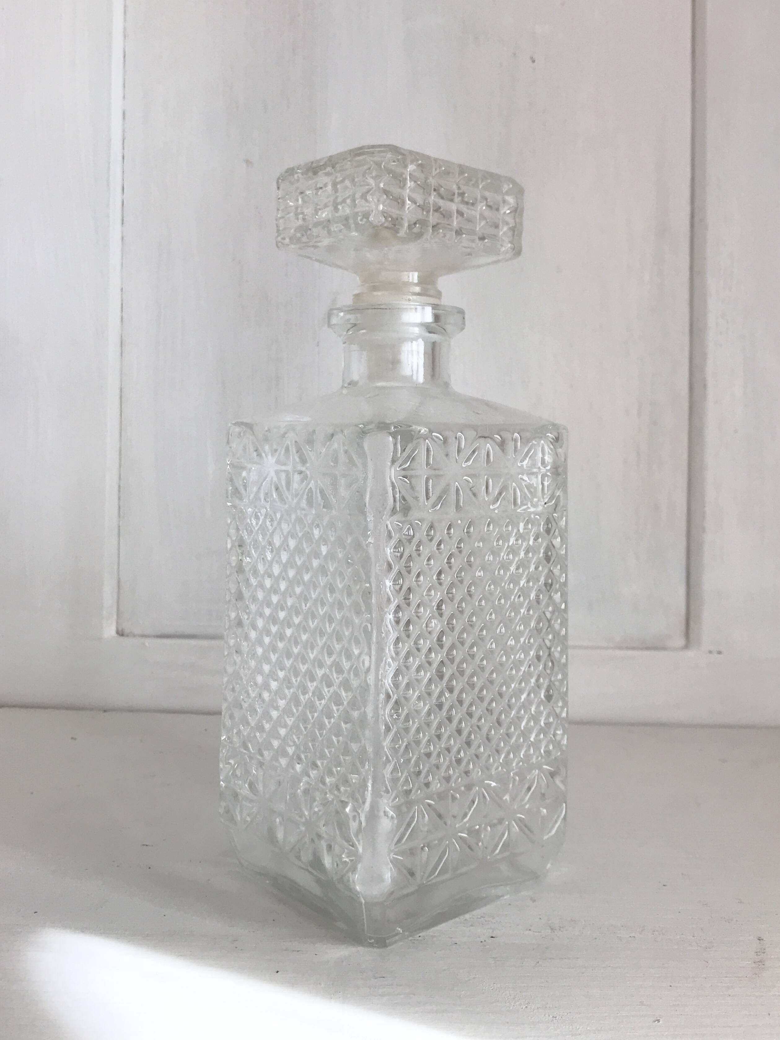 Glass whiskey decanter