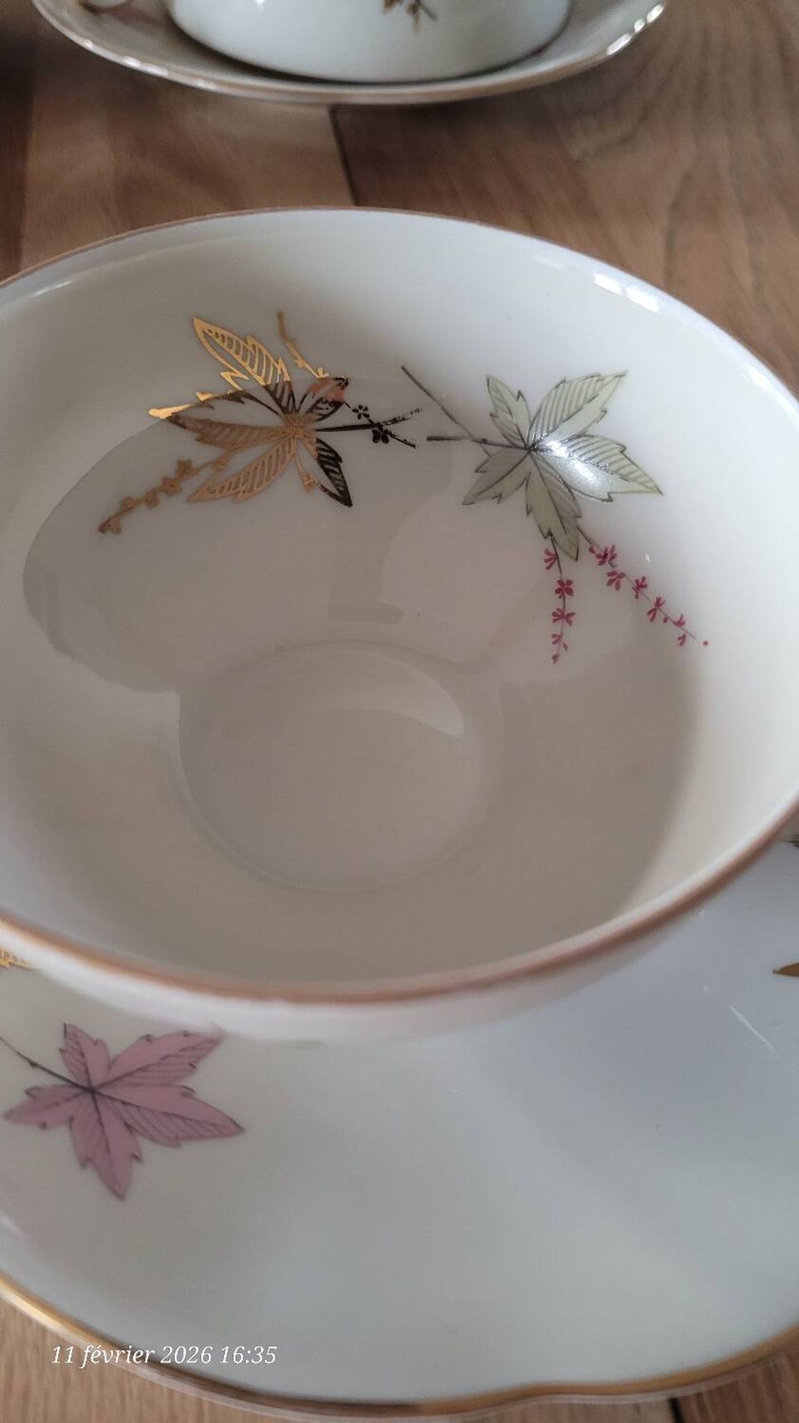4 cups and saucers made of fine porcelain from Bavaria.