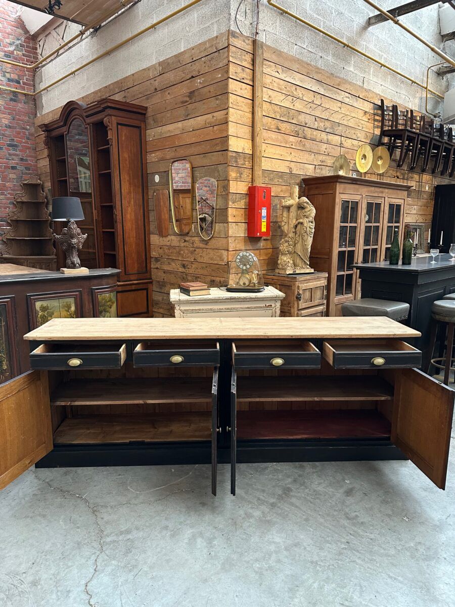 Enfilade with 4 doors from the early 20th century.