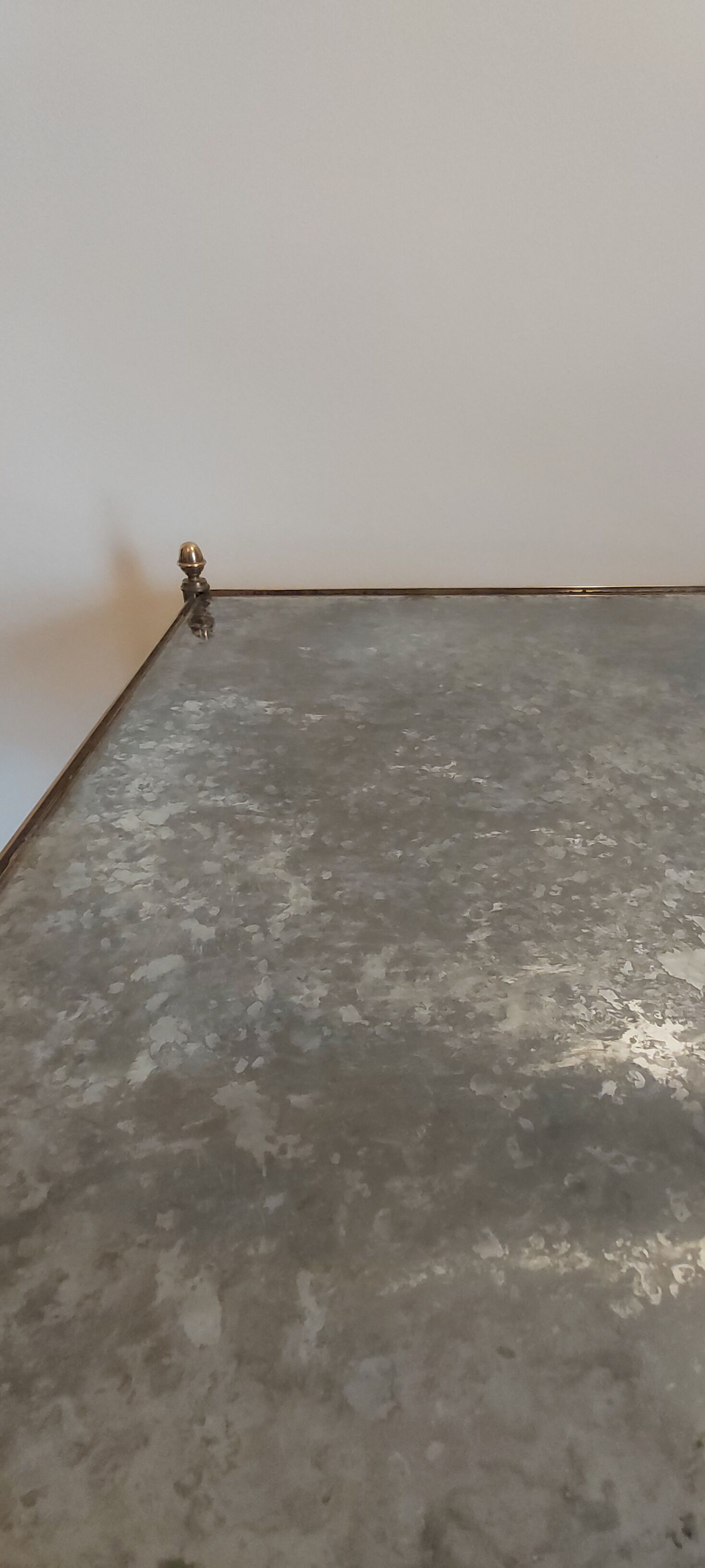 Table basse néoclassique 1960 laiton doré