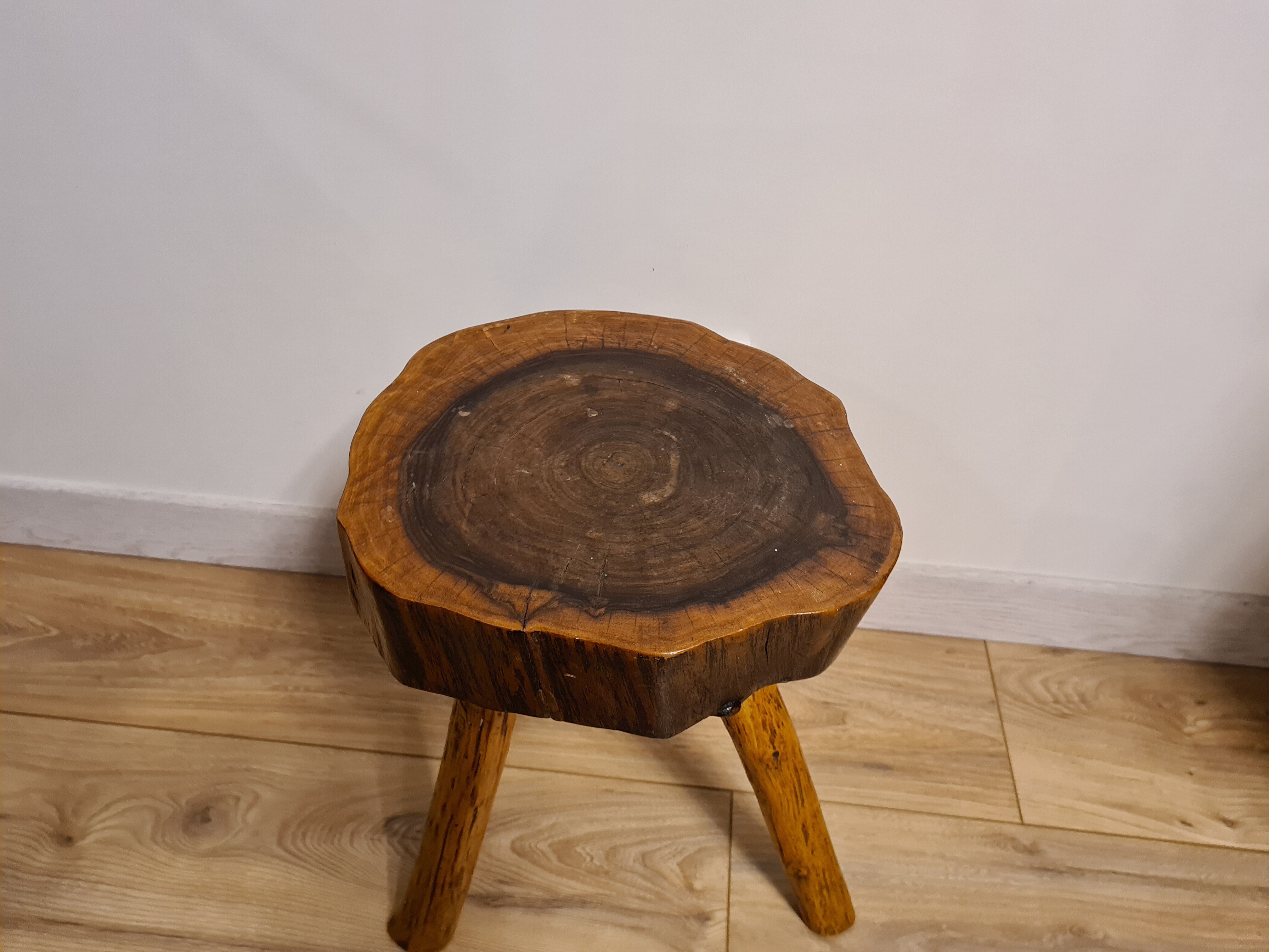 Tabouret de vacher tripode brutaliste