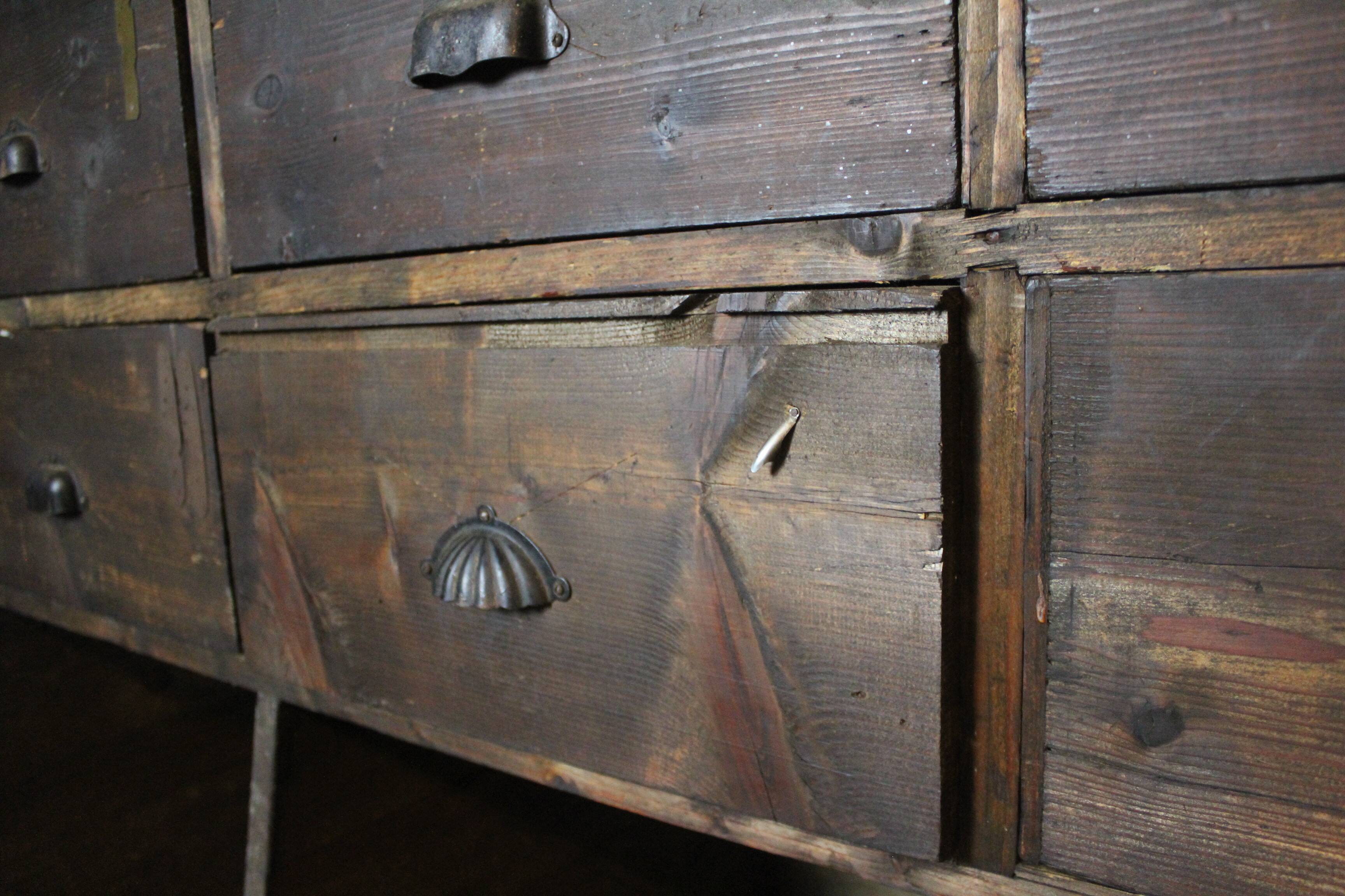 Double-sided cutlery cabinet