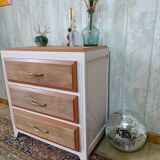 Small oak chest of drawers
