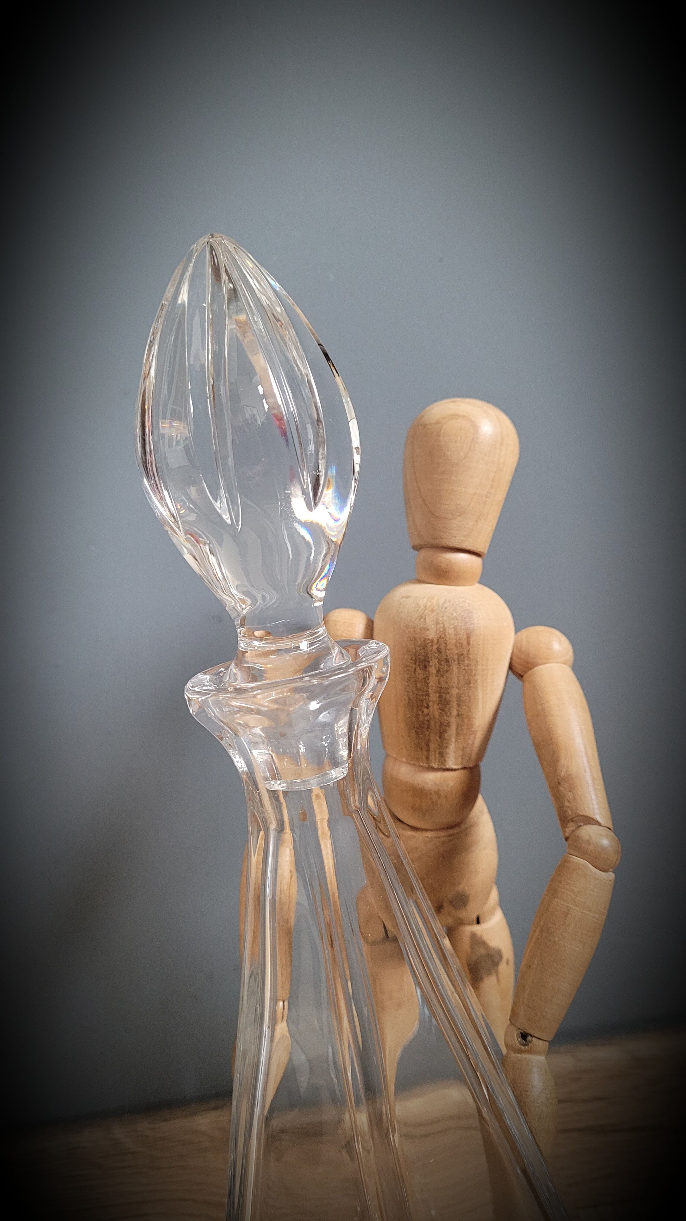 Pyramid crystal decanter