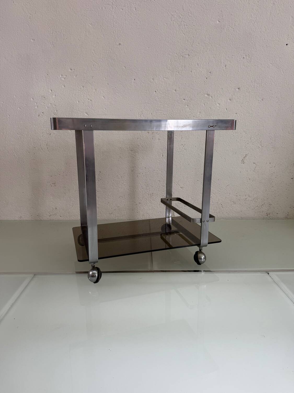 Metal dessert table
