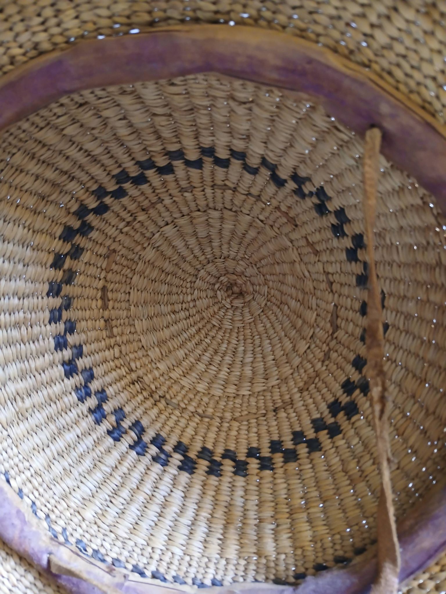 Chapeau africain ancien artisanal