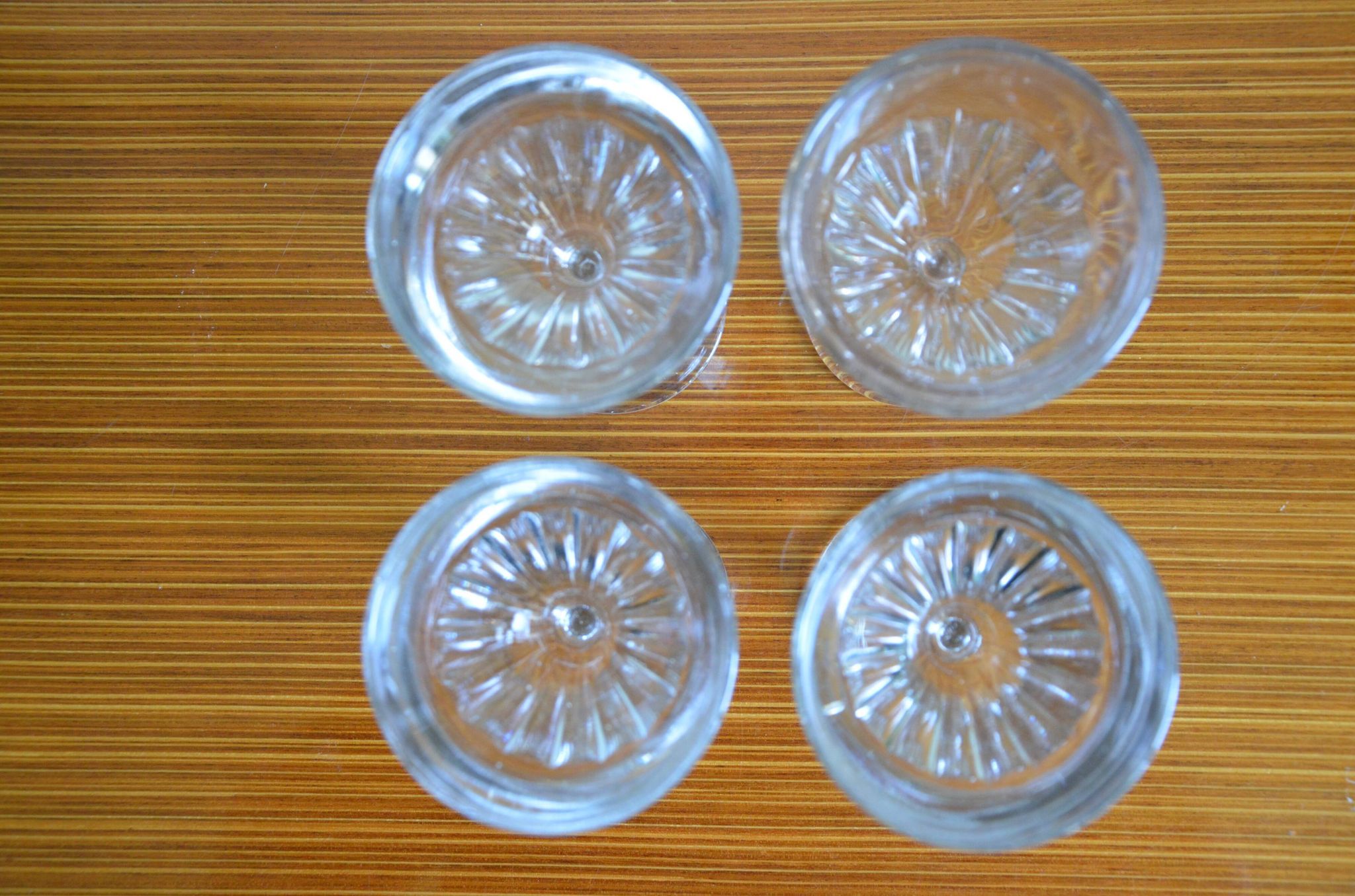 Lot de 4 verres à apéritif datant des années 30