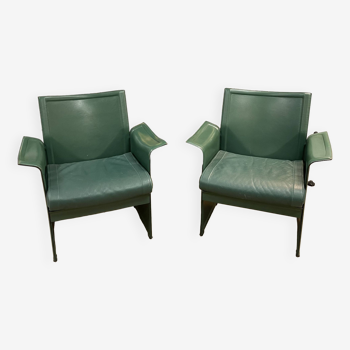 Paire de fauteuils en cuir vert année 70