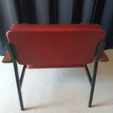 Fauteuil vintage en skaï bordeaux, bois et métal noir