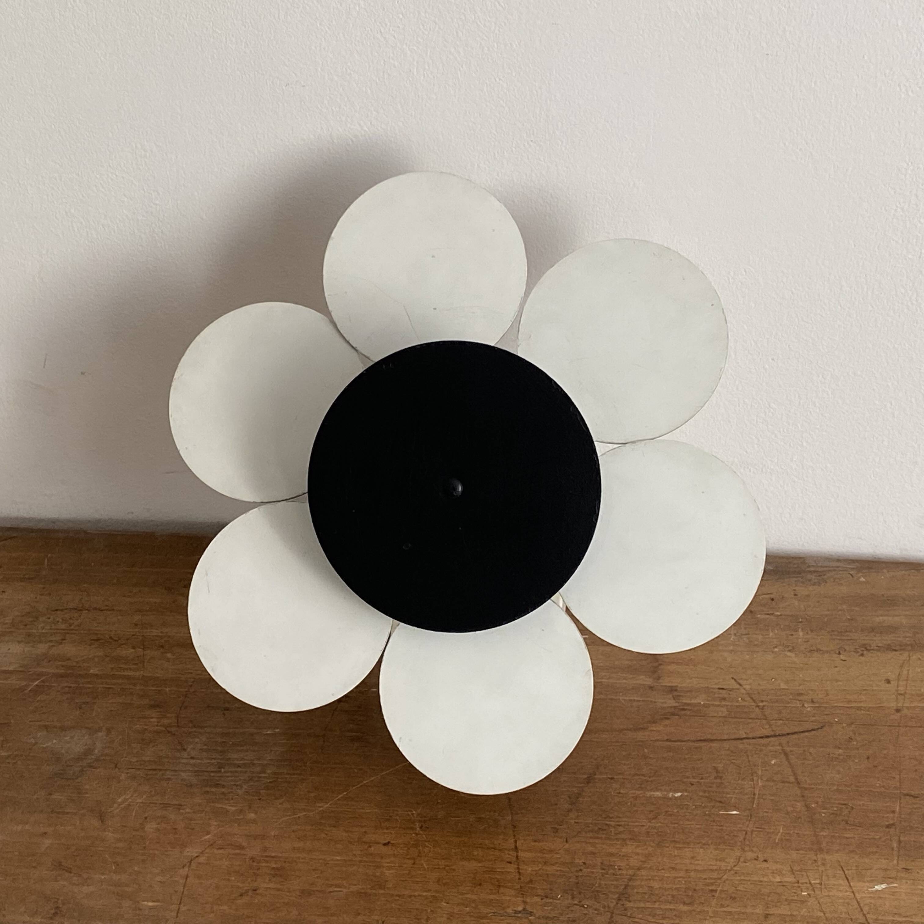 Vintage flower wall light. 1970. Space age.