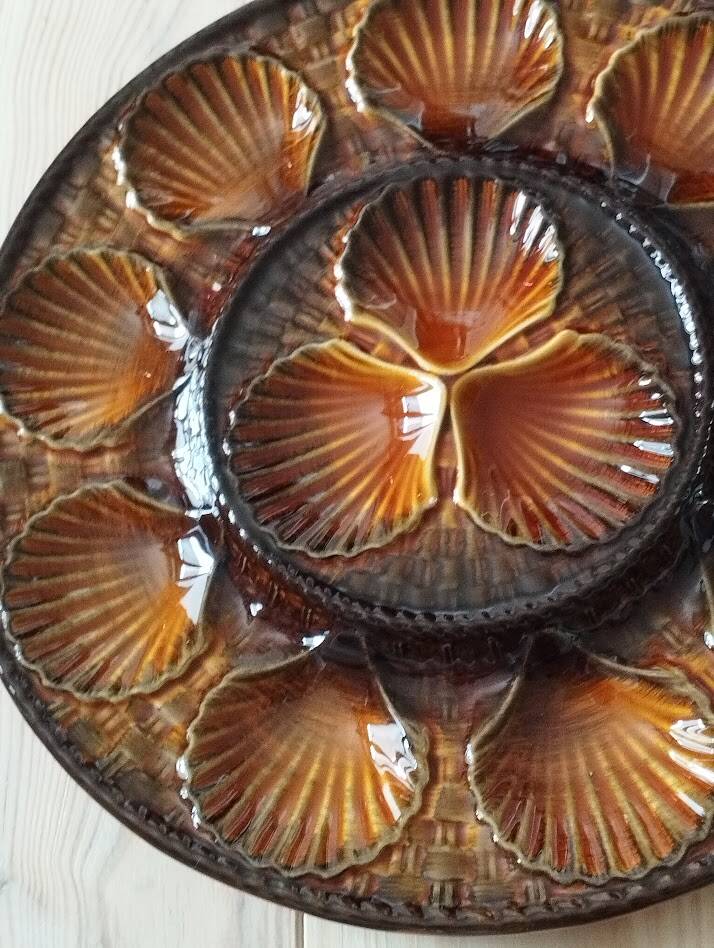 large earthenware dish for oysters or scallops