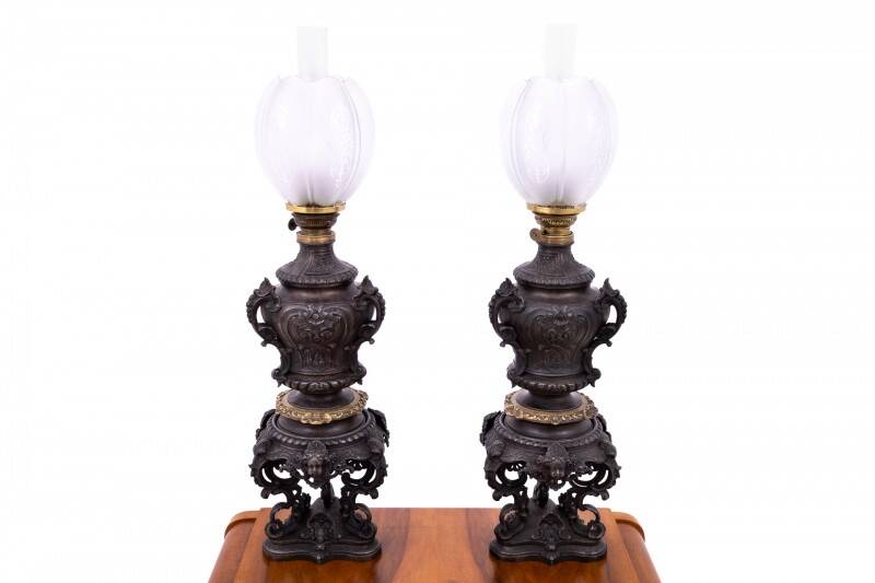 Paire de lampes à huile en bronze, France, vers 1880.