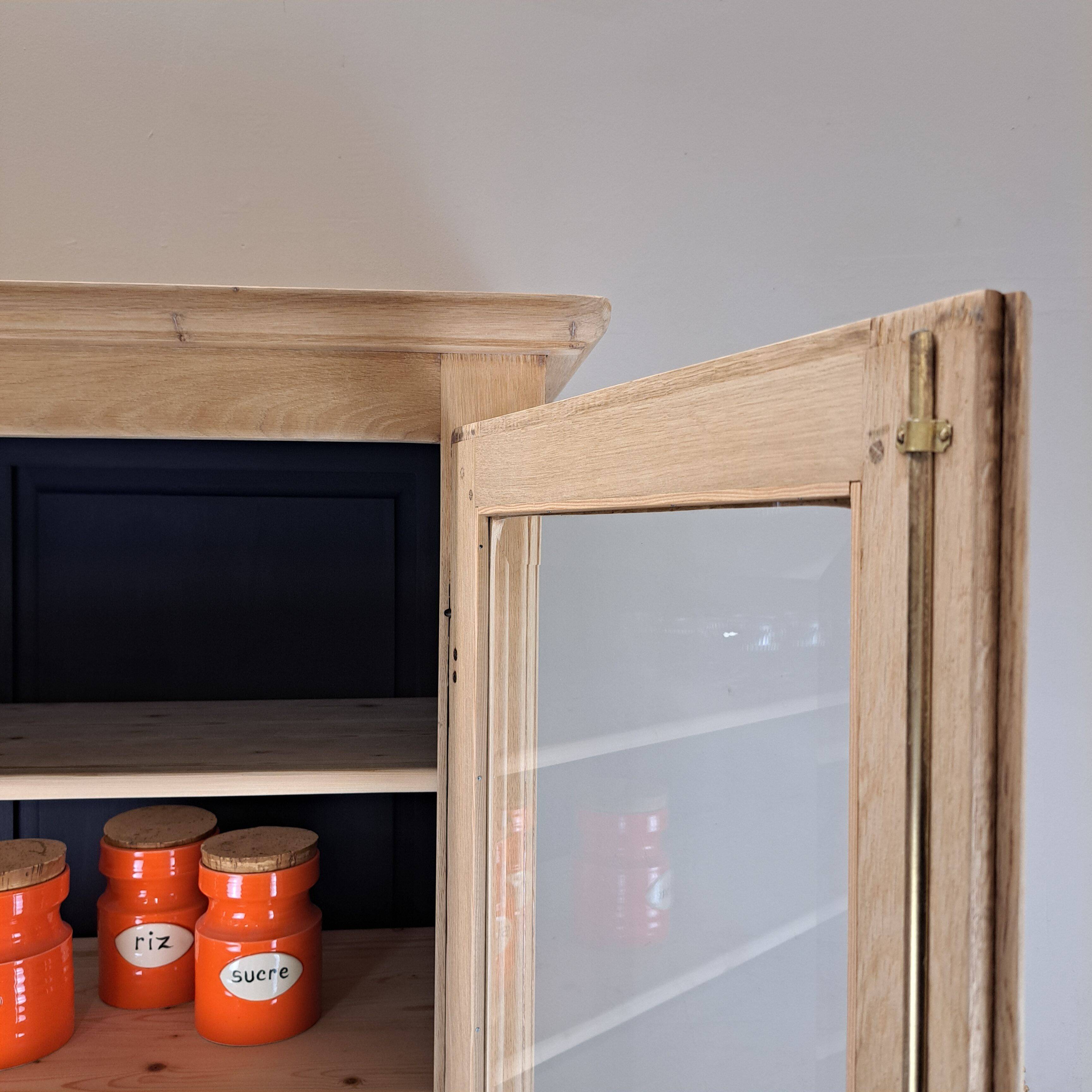 GLASS CABINET IN SOLID OAK