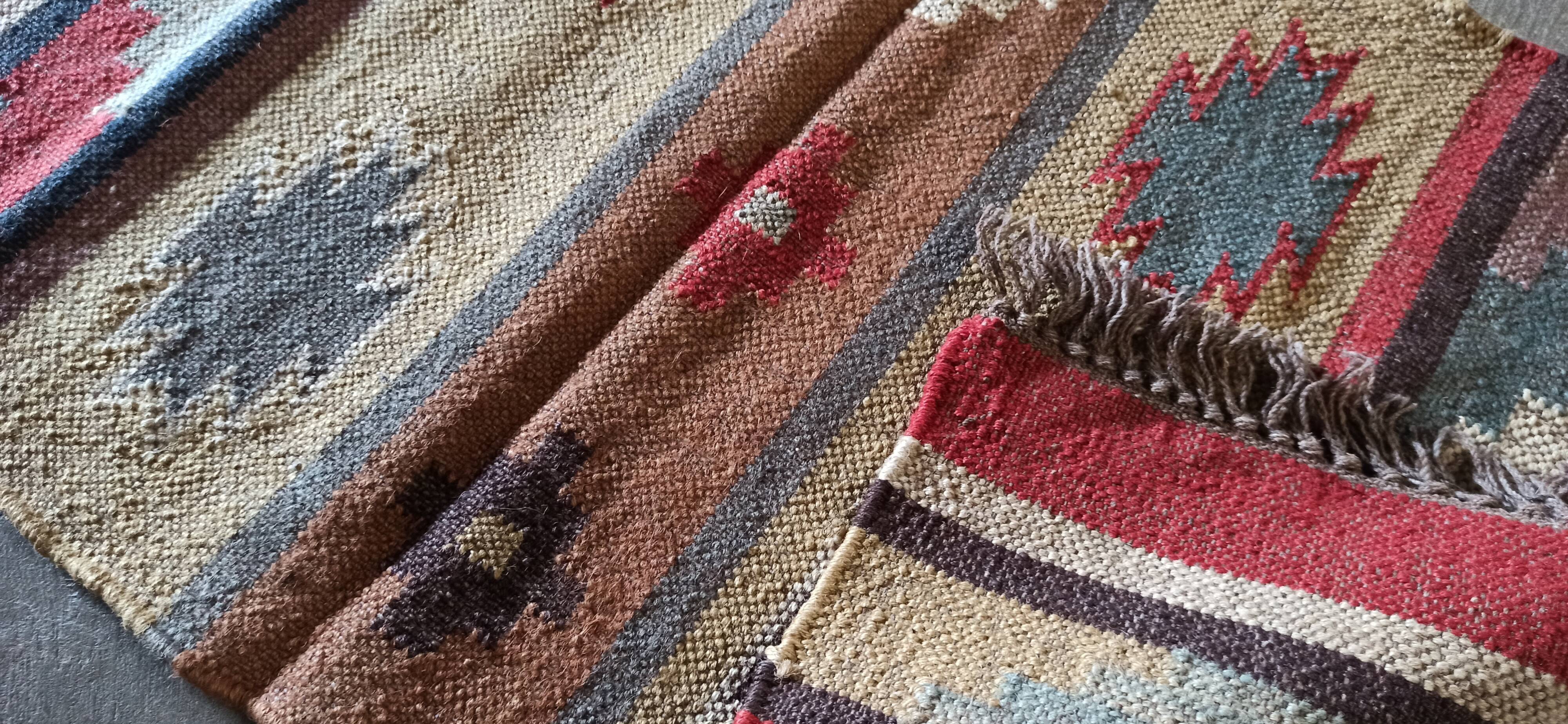 Kilim carpet in burlap and cotton. 60cm x 100cm
