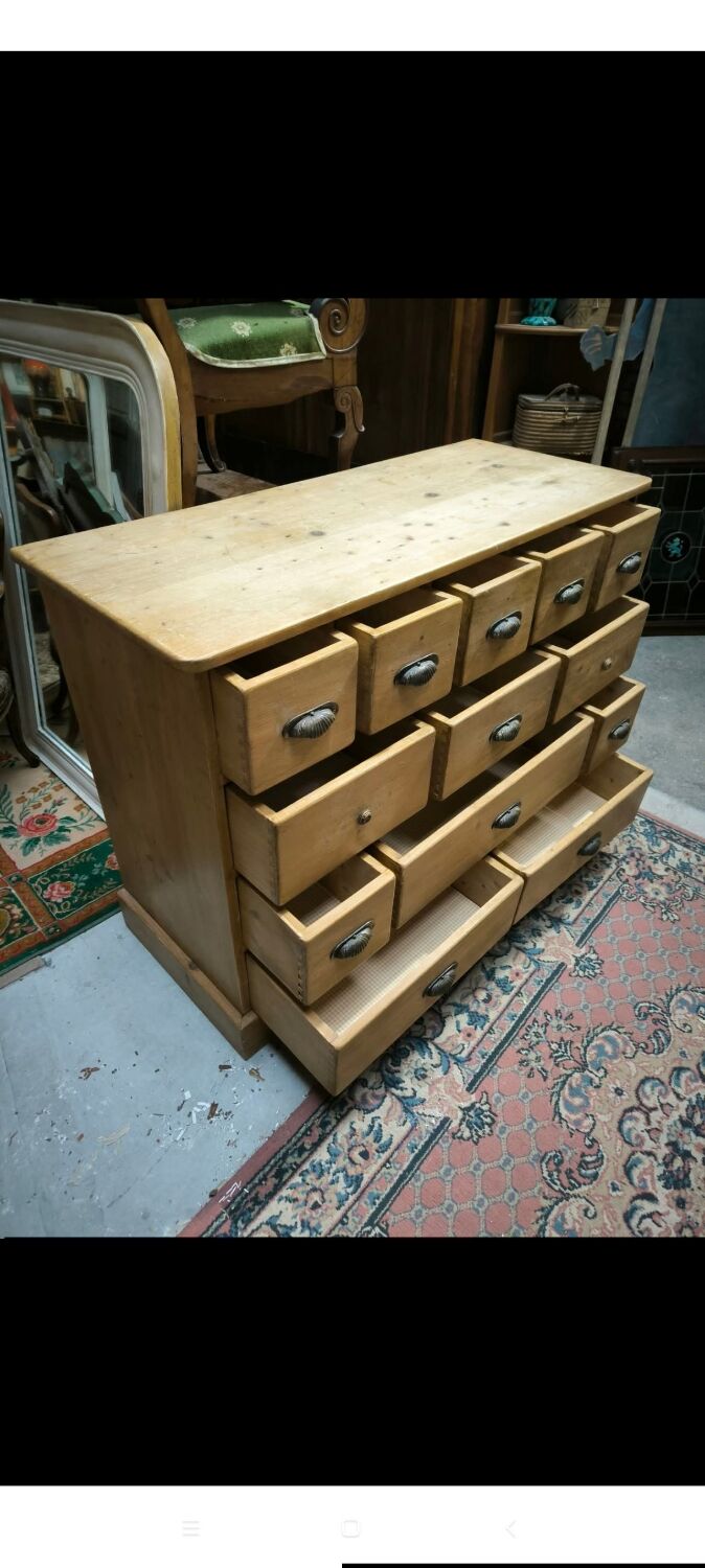 Pine chest of drawers with 13 drawers