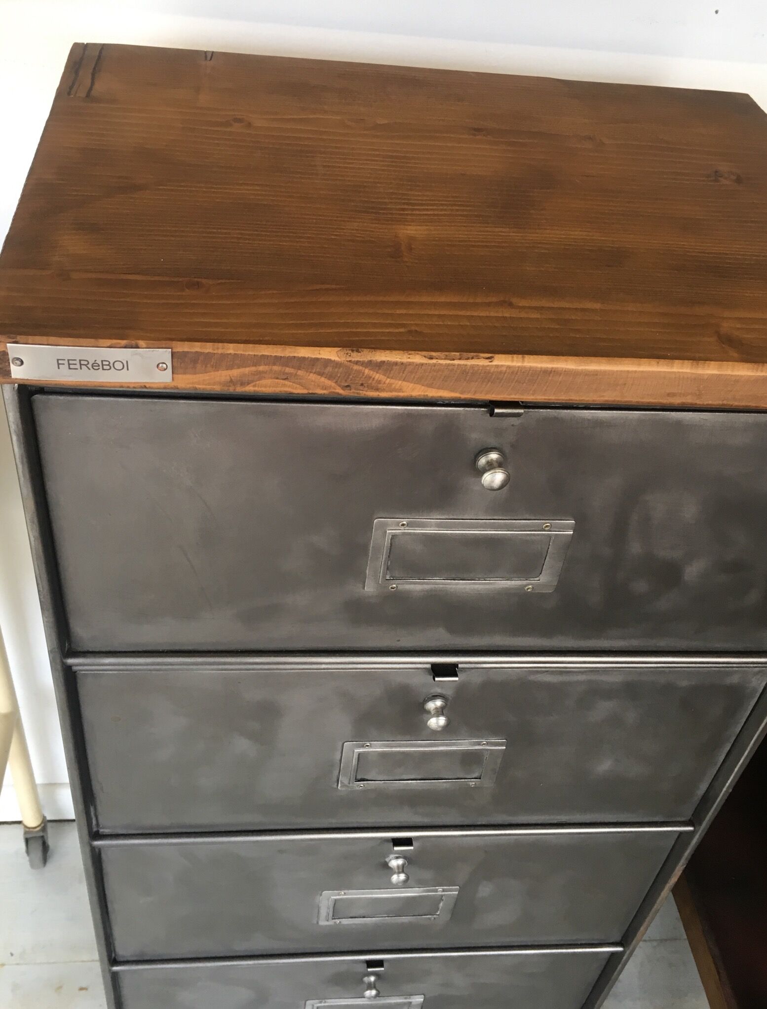 Metal clamshell furniture