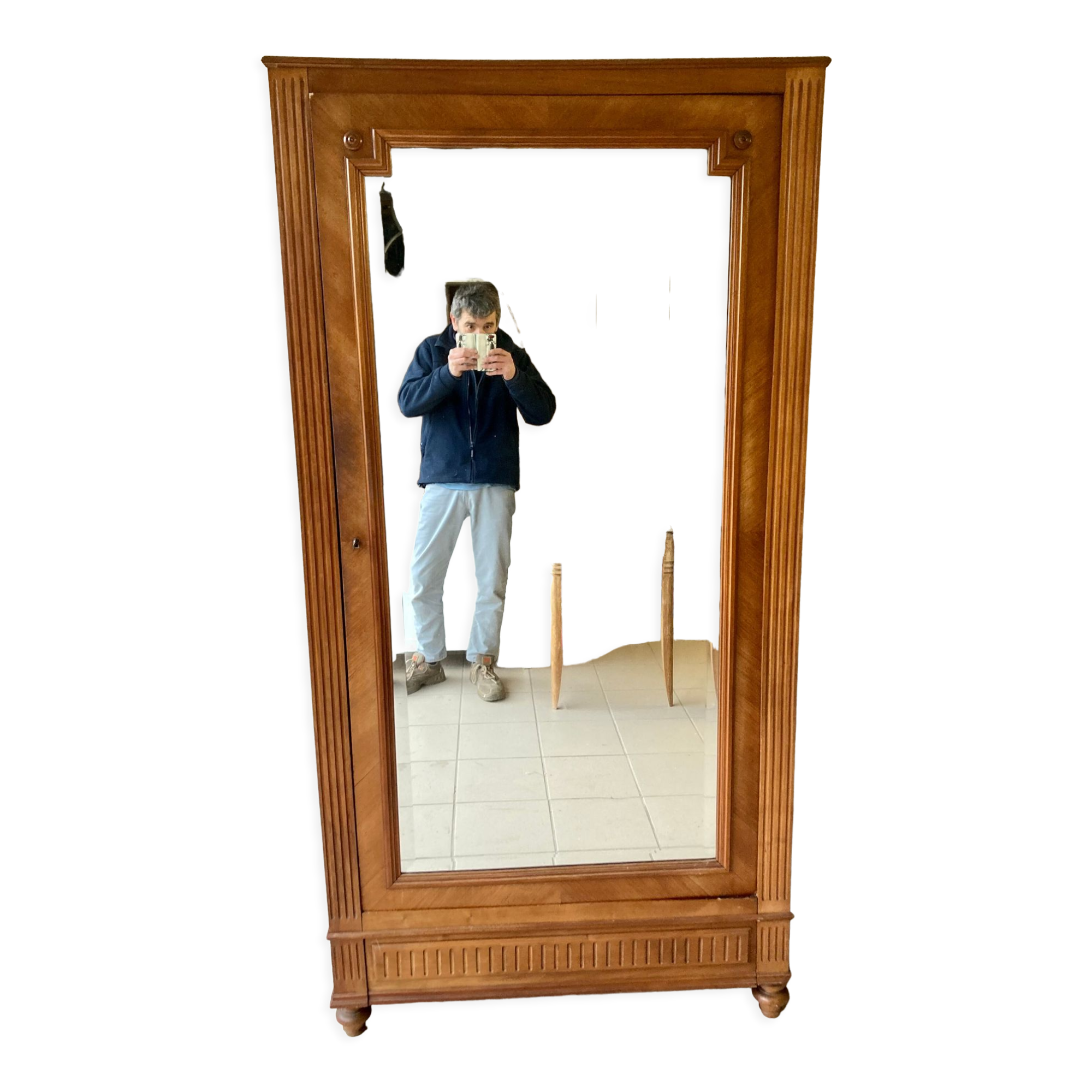 Hosiy or standing man with mirror