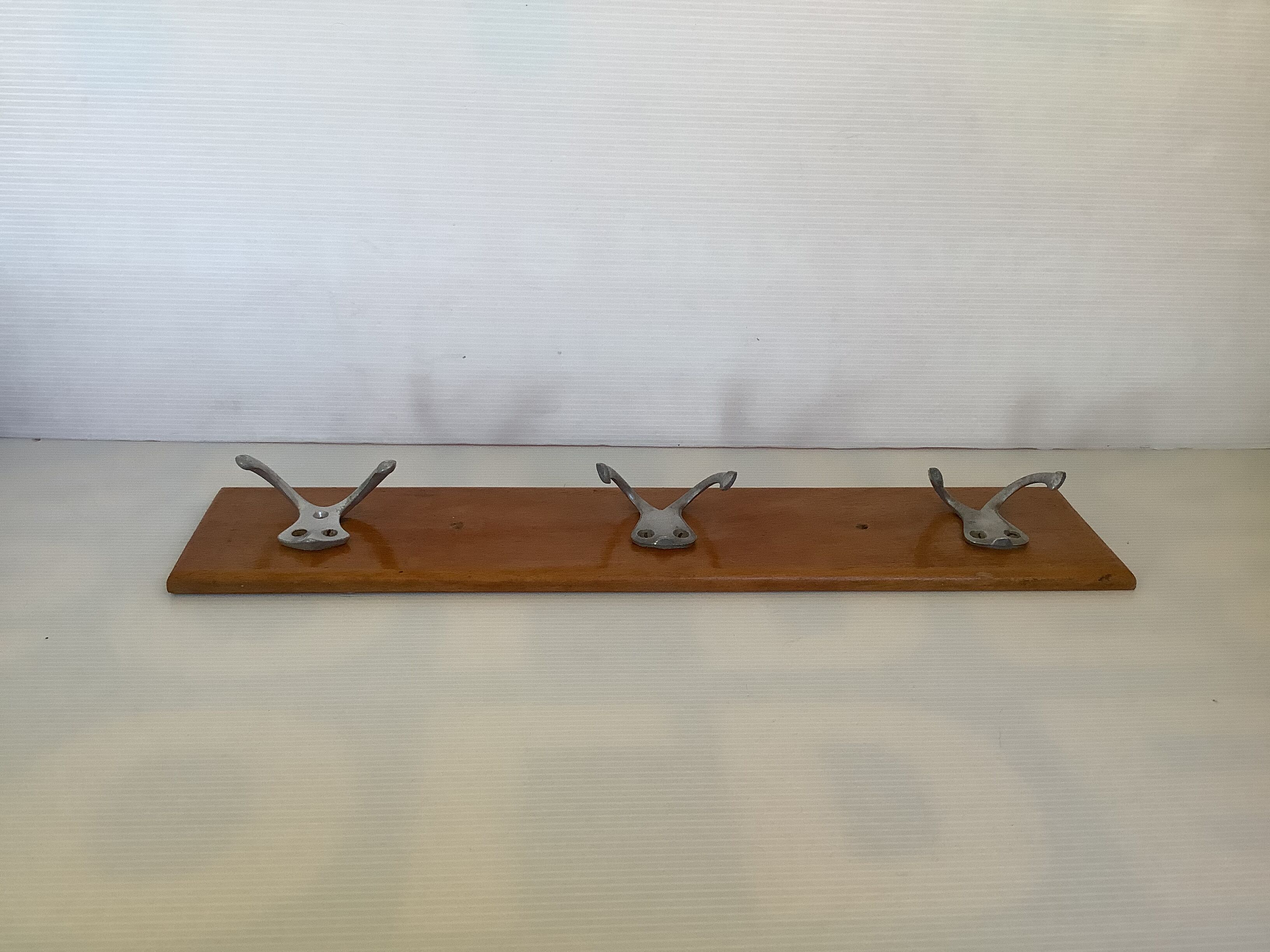 Wooden wall coat rack 3 hooks