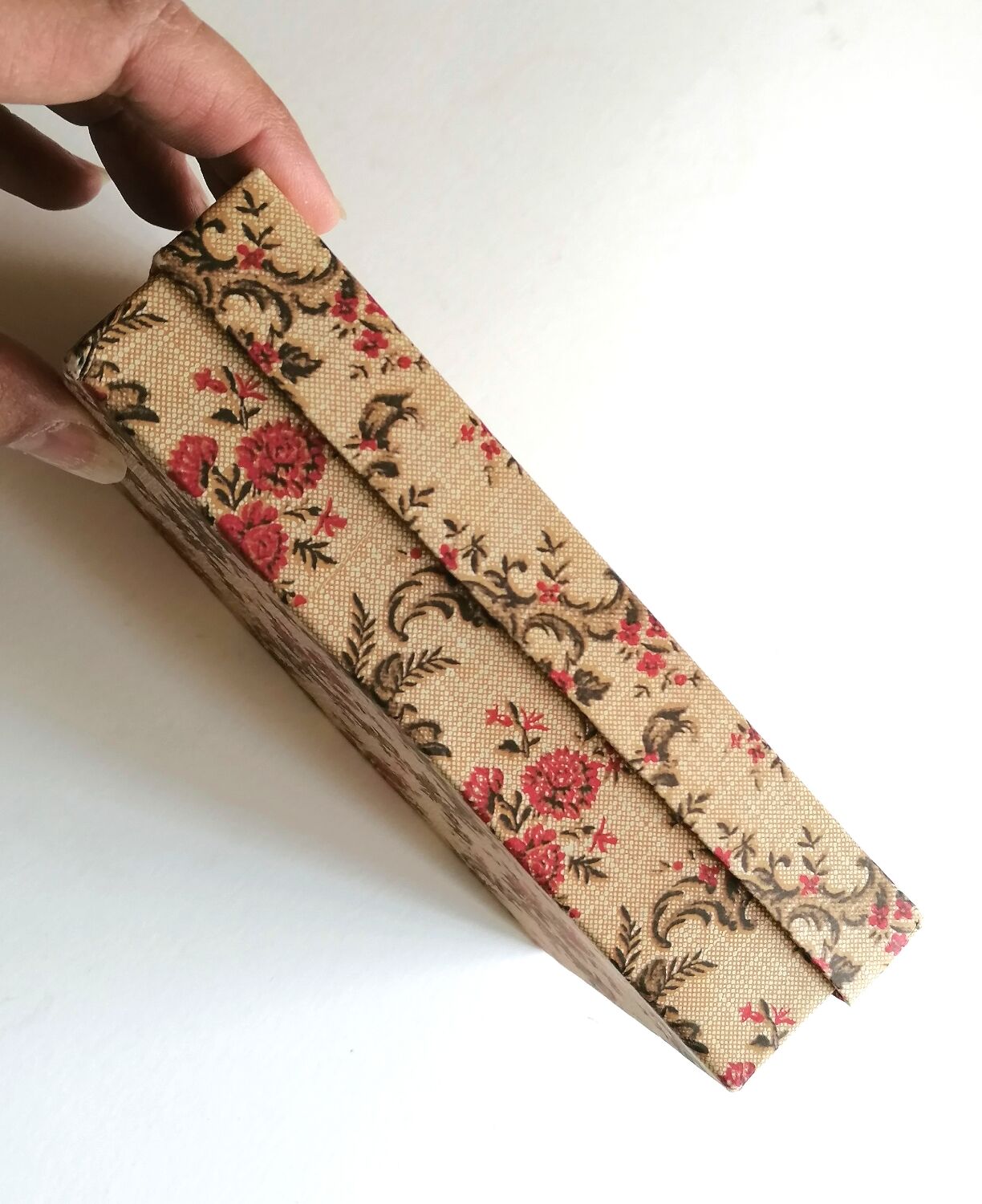 Perrier-Jouët champagne gold-plated clip and stopper box