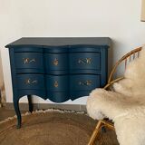 Antique chest of drawers