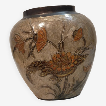 Vase en laiton émaillé