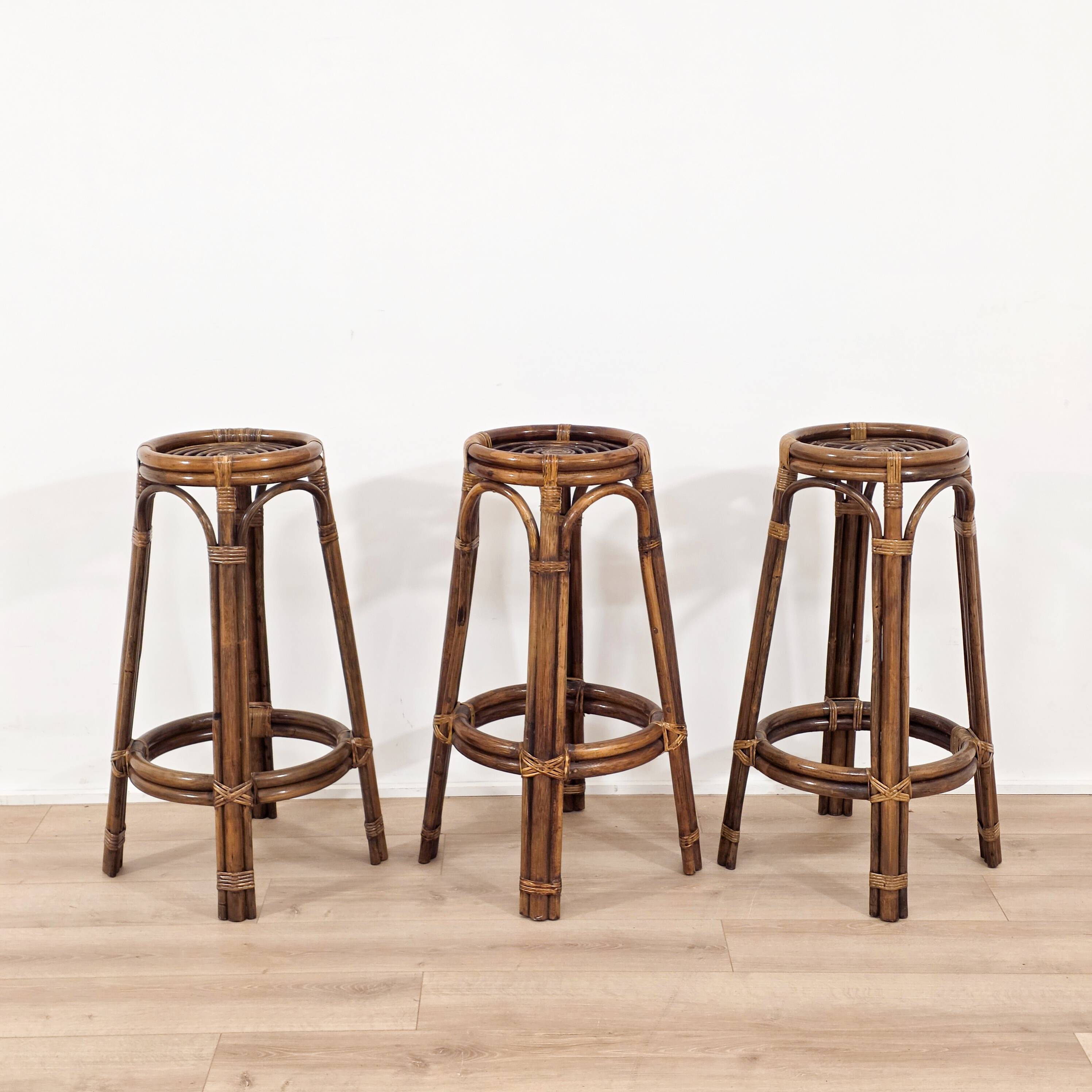 Ensemble de trois tabourets bar en rotin des années 1970