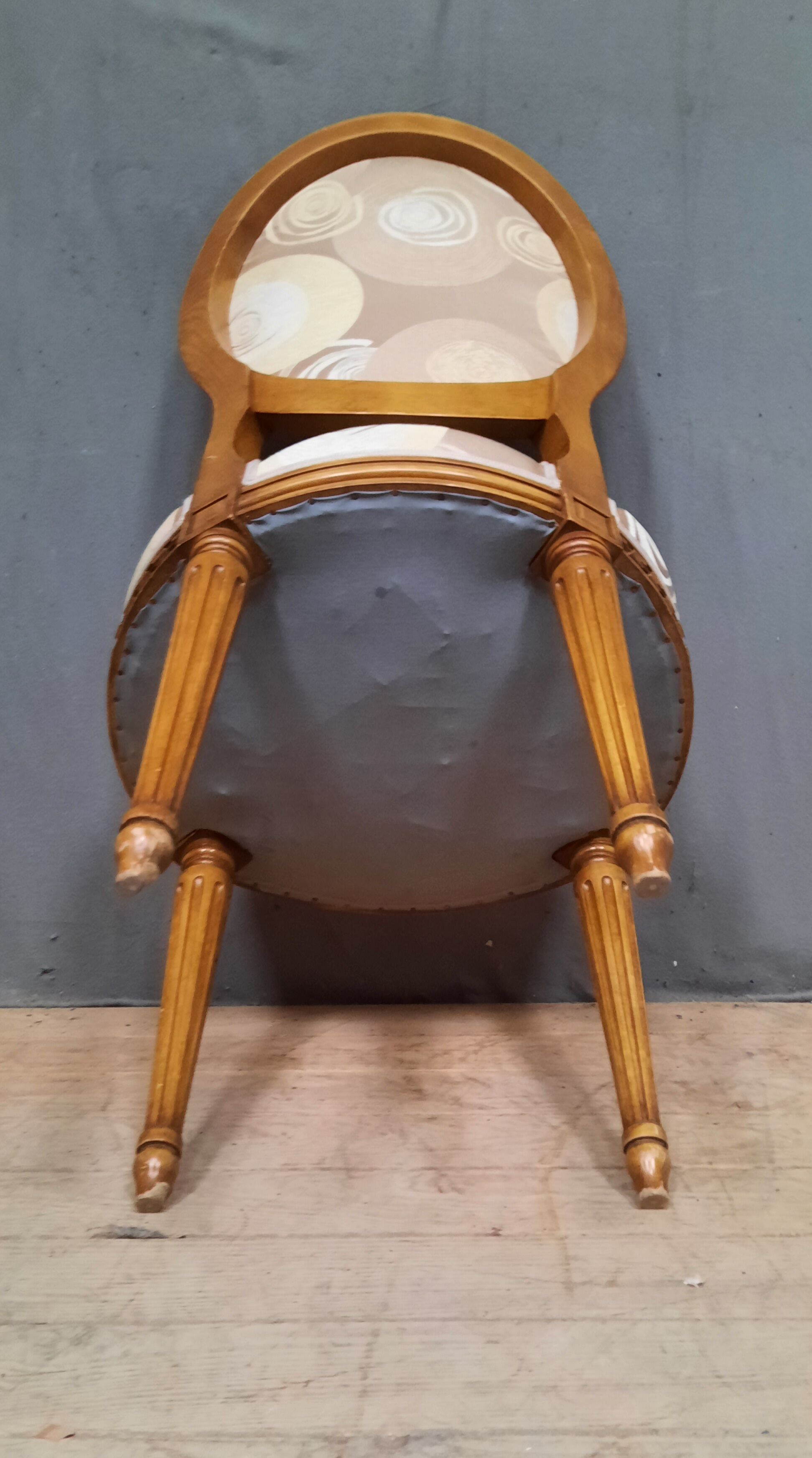 Chaise de style Louis XVI