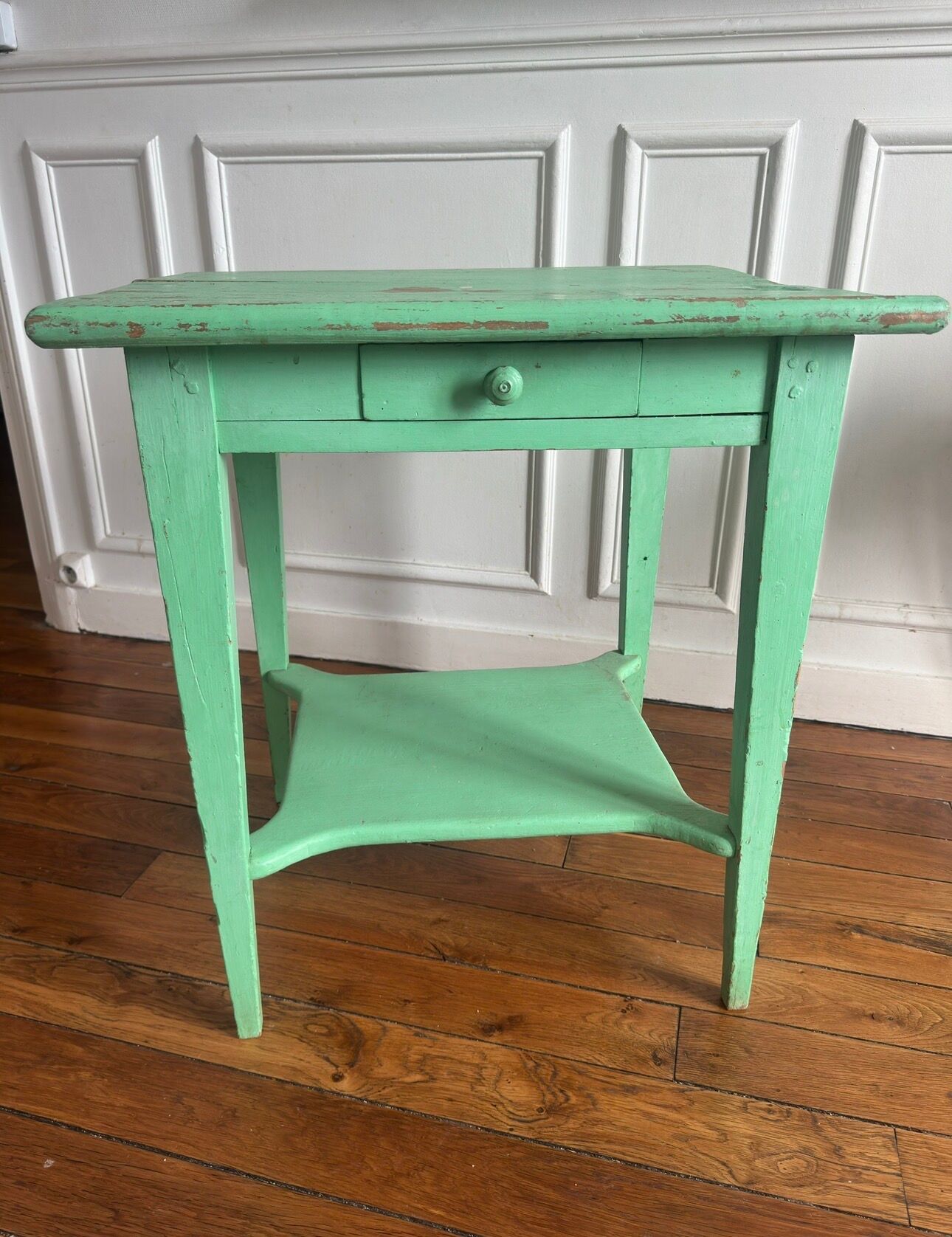 Vintage farmhouse table in solid wood with beautiful antique patina.