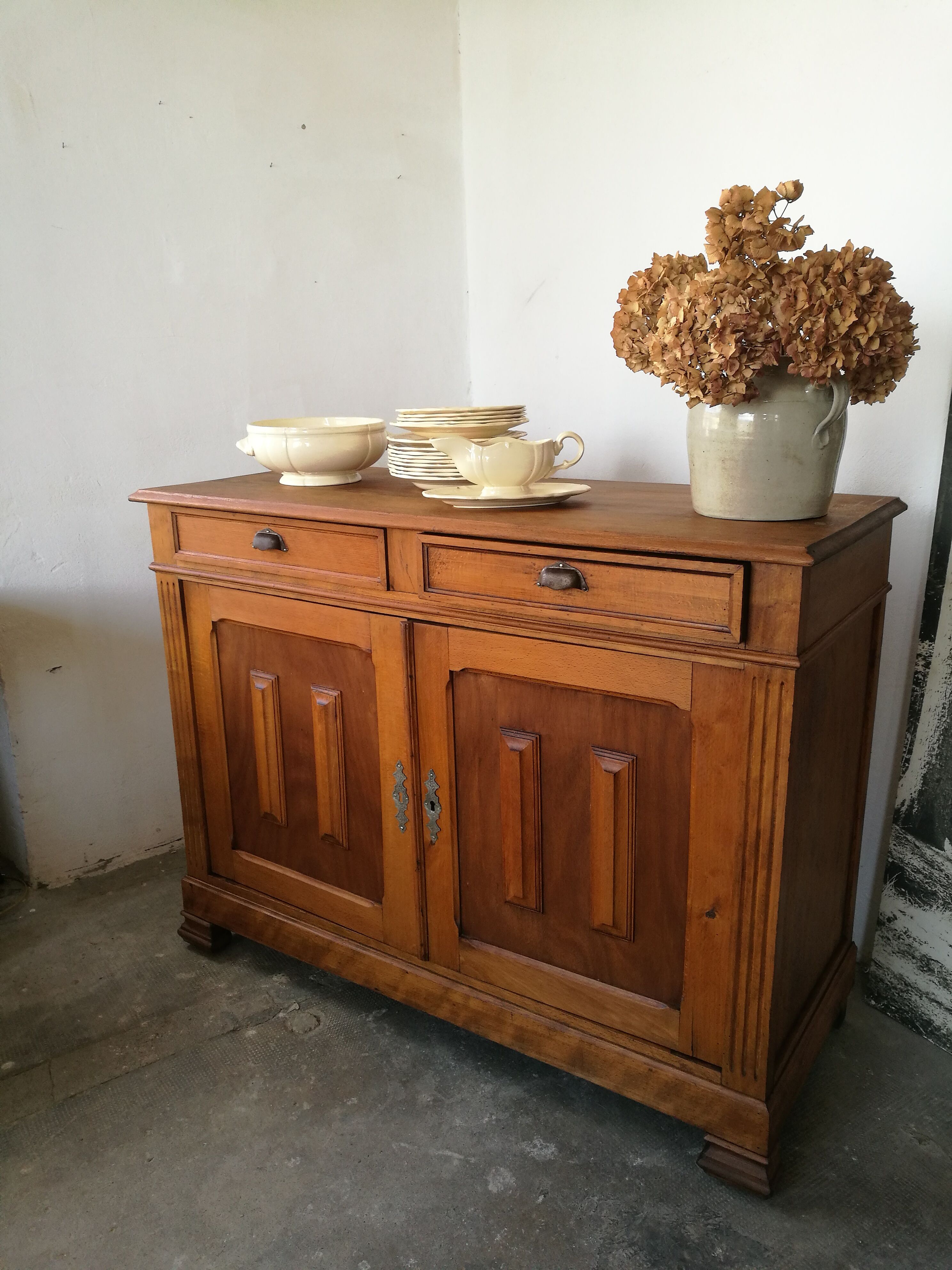 Buffet parisien, bois brut