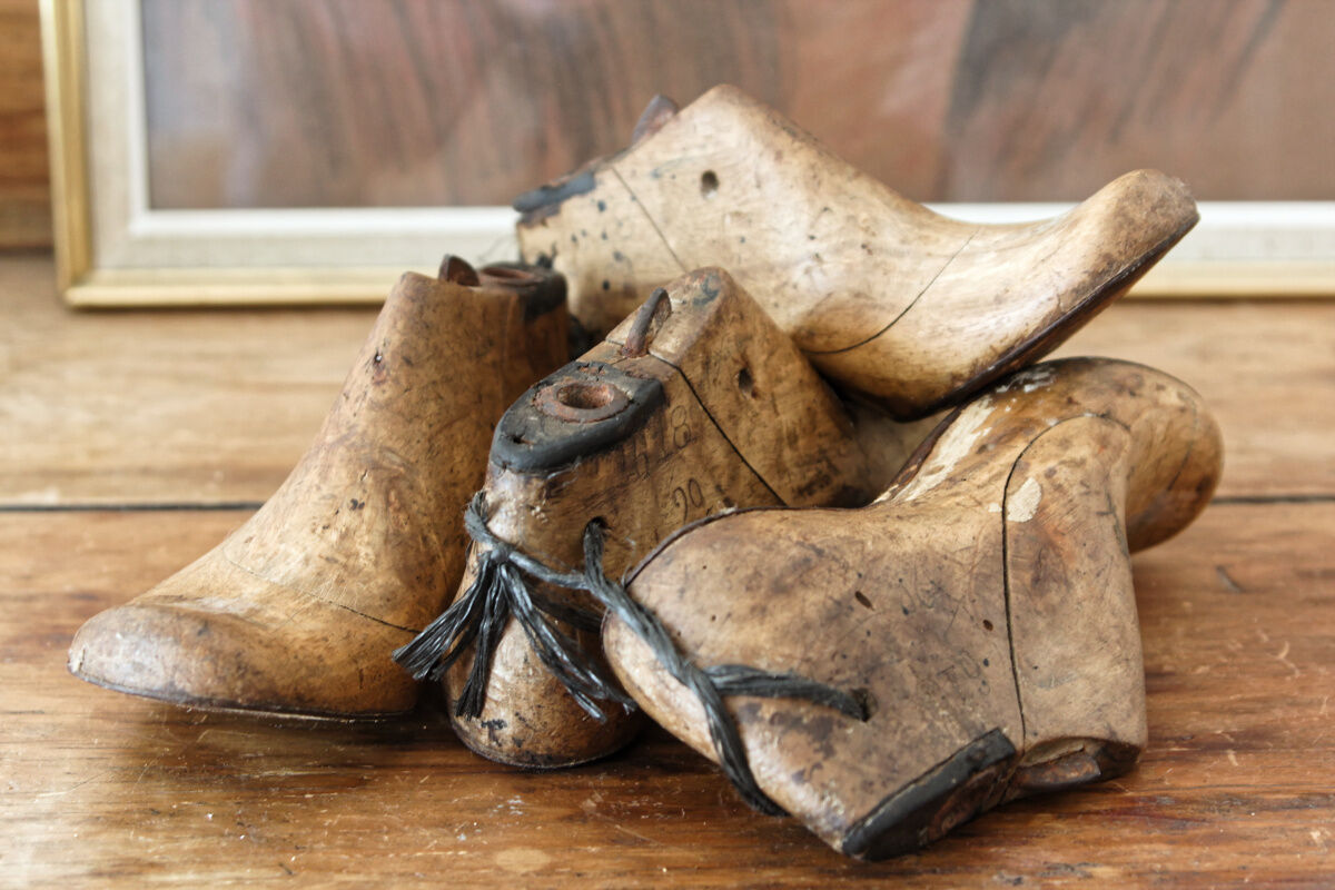 2 pairs of children's shoe trees