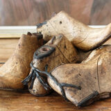 2 pairs of children's shoe trees