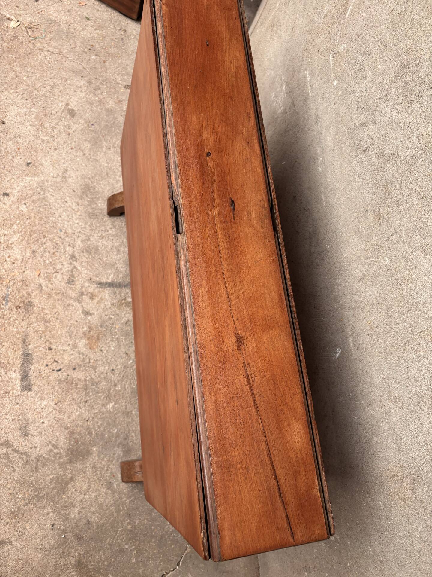 Extensible Napoleon III gateleg table