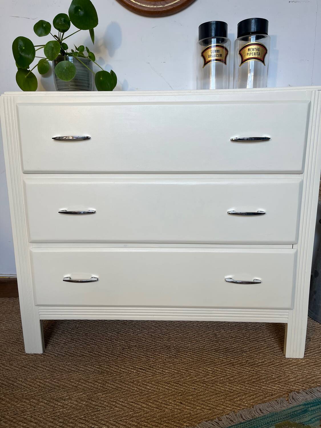 Vintage chest of drawers restored in white painted wood