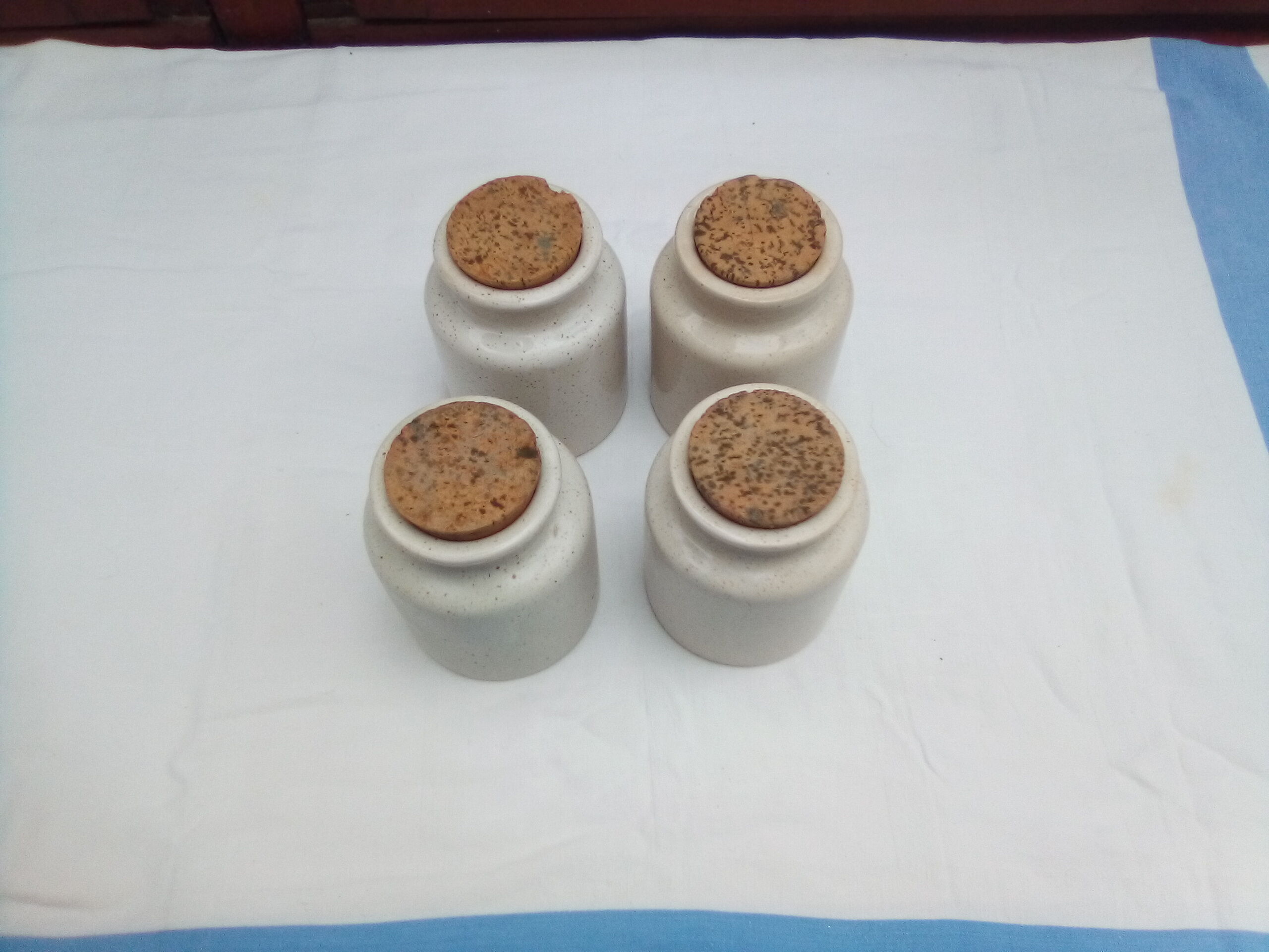 Lot de 4 bocaux en grès