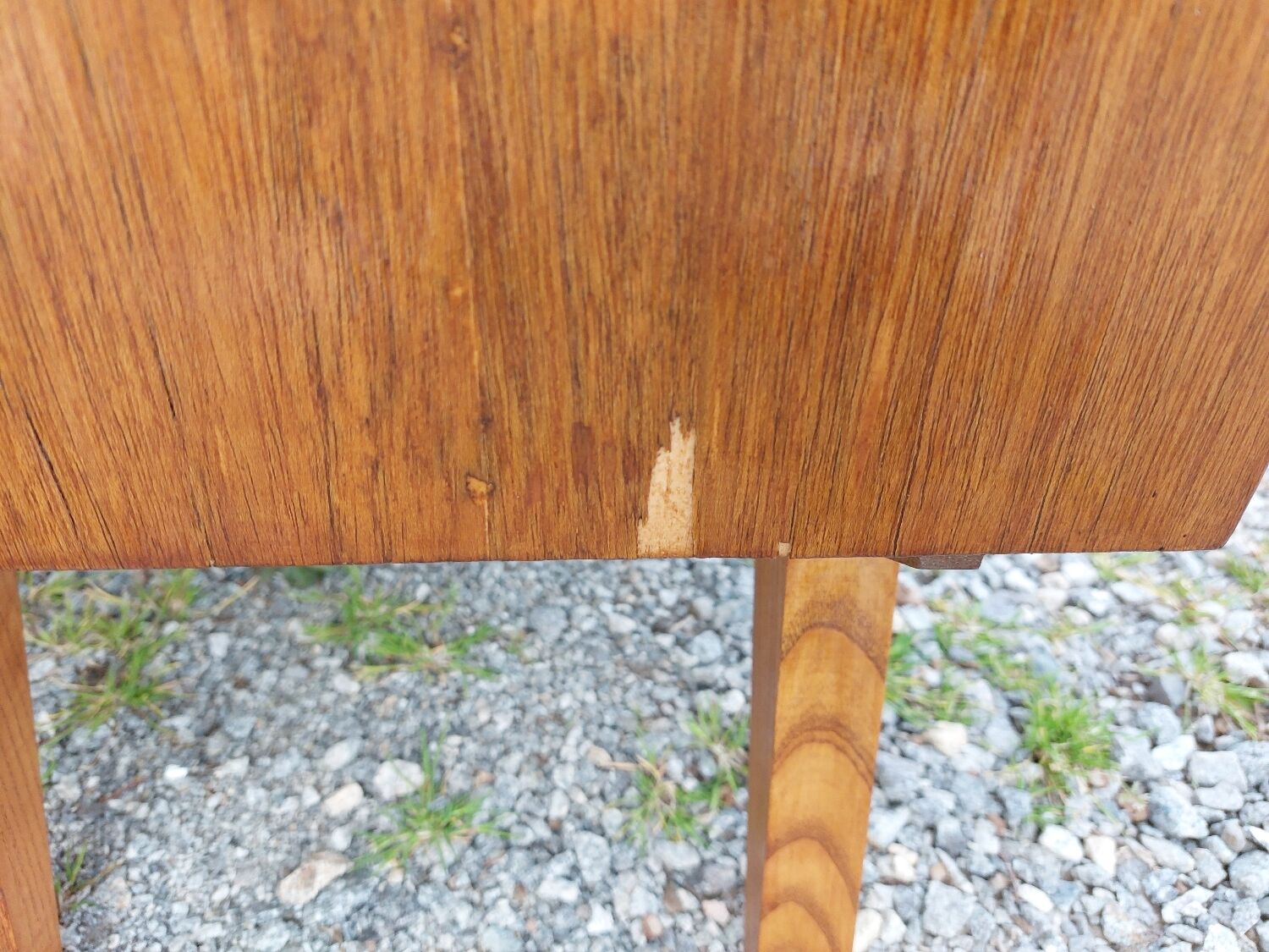 Compass feet sideboard