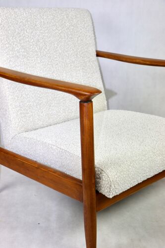 White ivory boucle gfm-142 chair, 1970s
