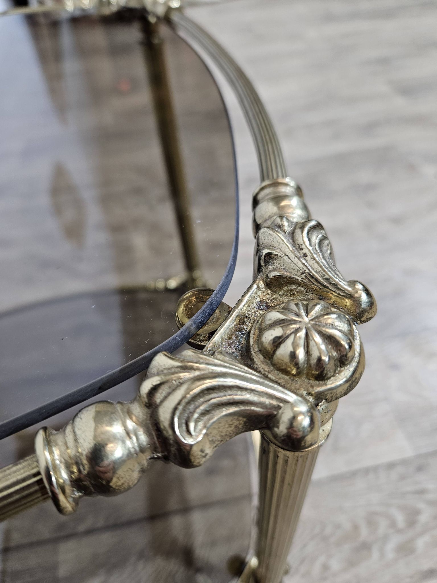 Table d'appoint en laiton, France, années 1950.