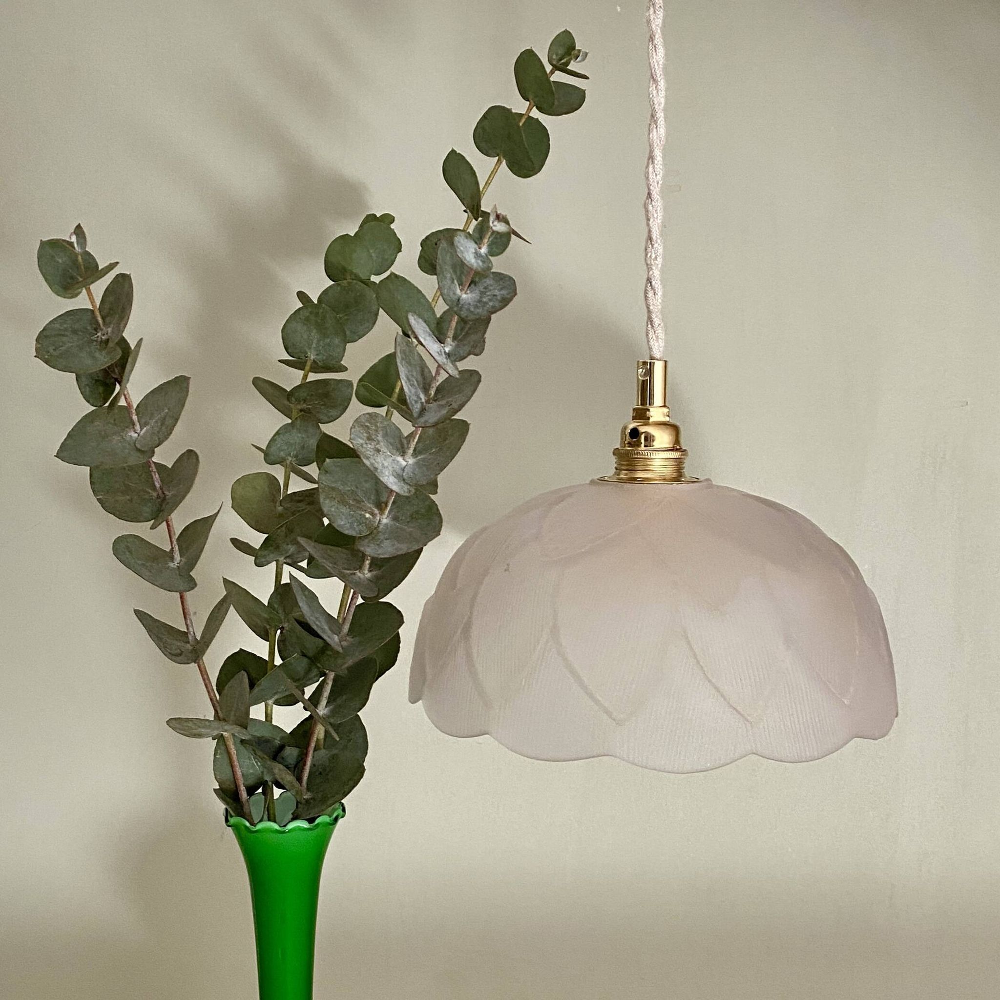 Suspension vintage motif fleur en verre dépoli