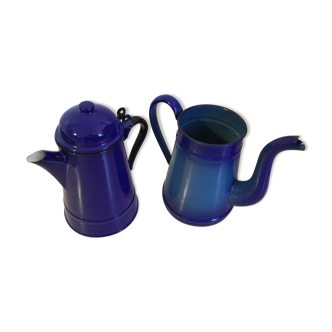 Cafetières en métal émaillées