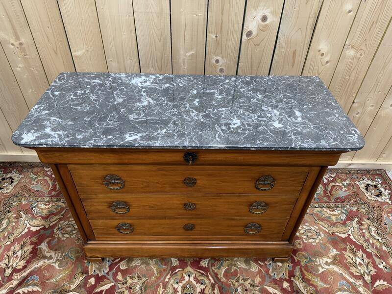 Commode de style Louis Philippe en merisier et marbre gris veiné