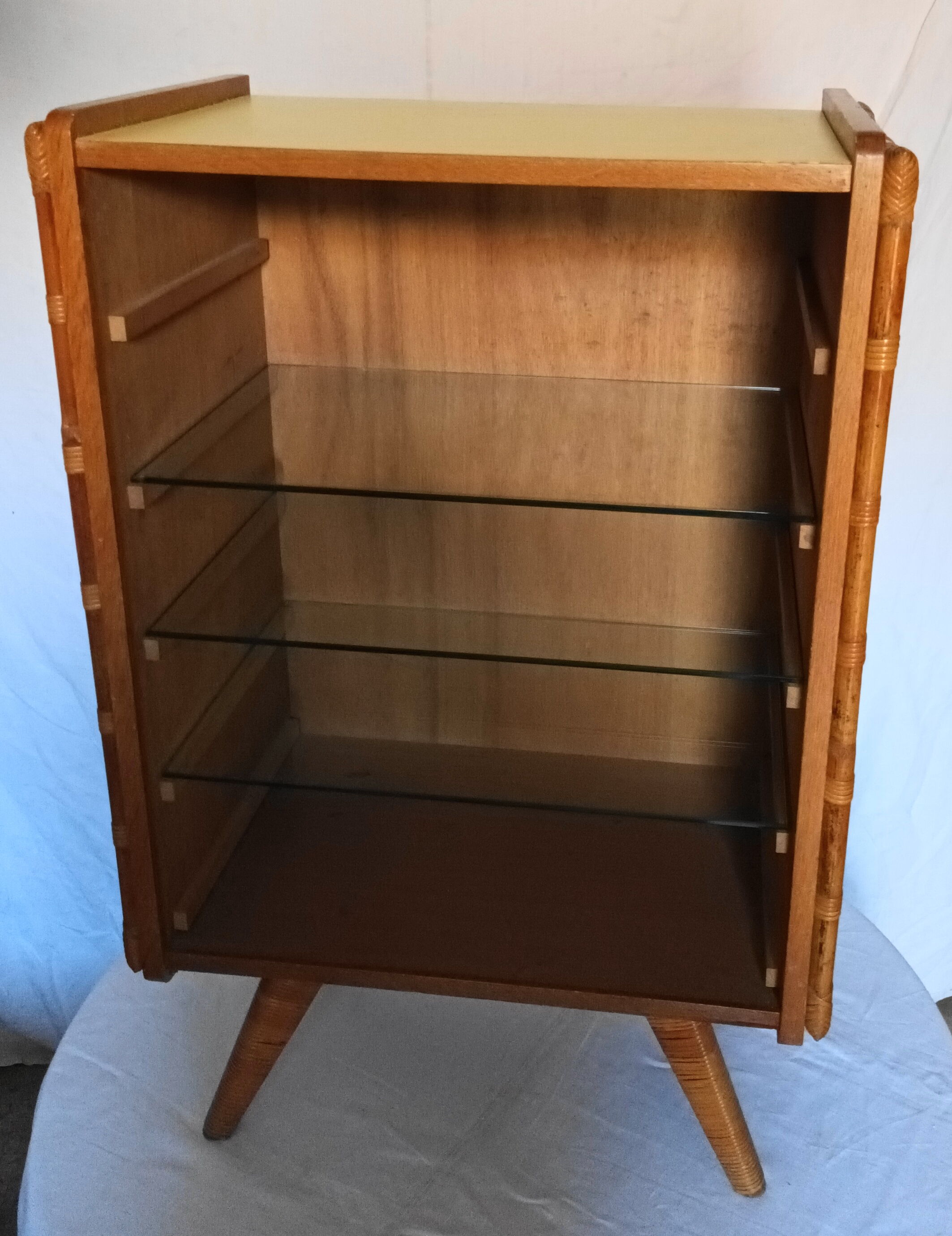 Bibus has 3 wooden and bamboo shelves from the 50s