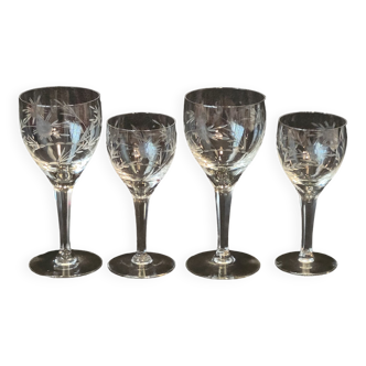 2 wine glasses and 2 engraved crystal water glasses