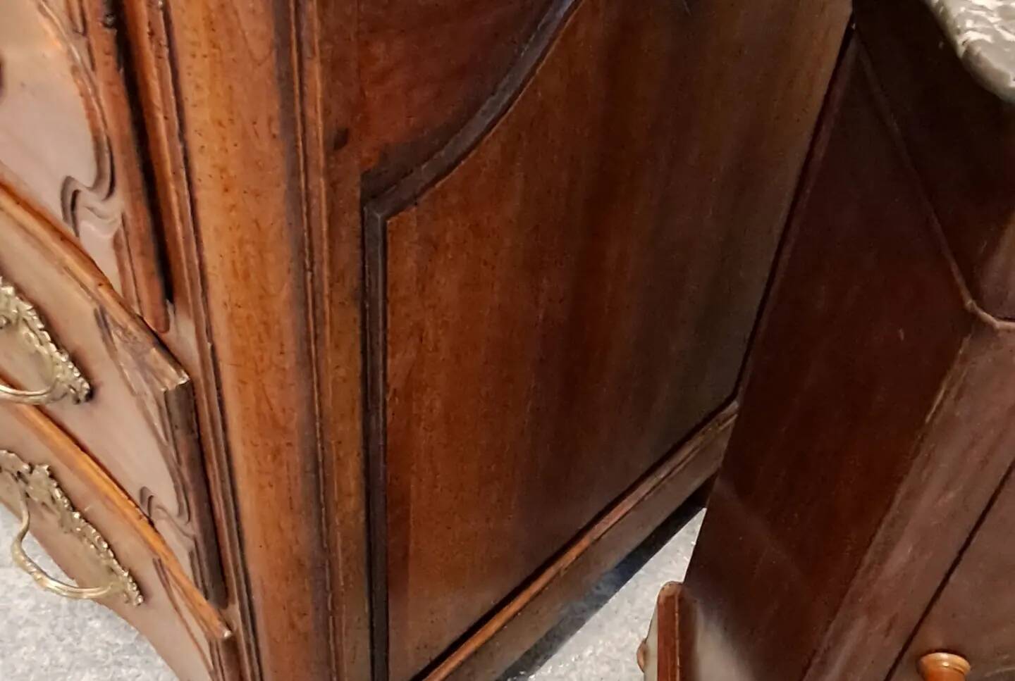 18th century walnut chest of drawers