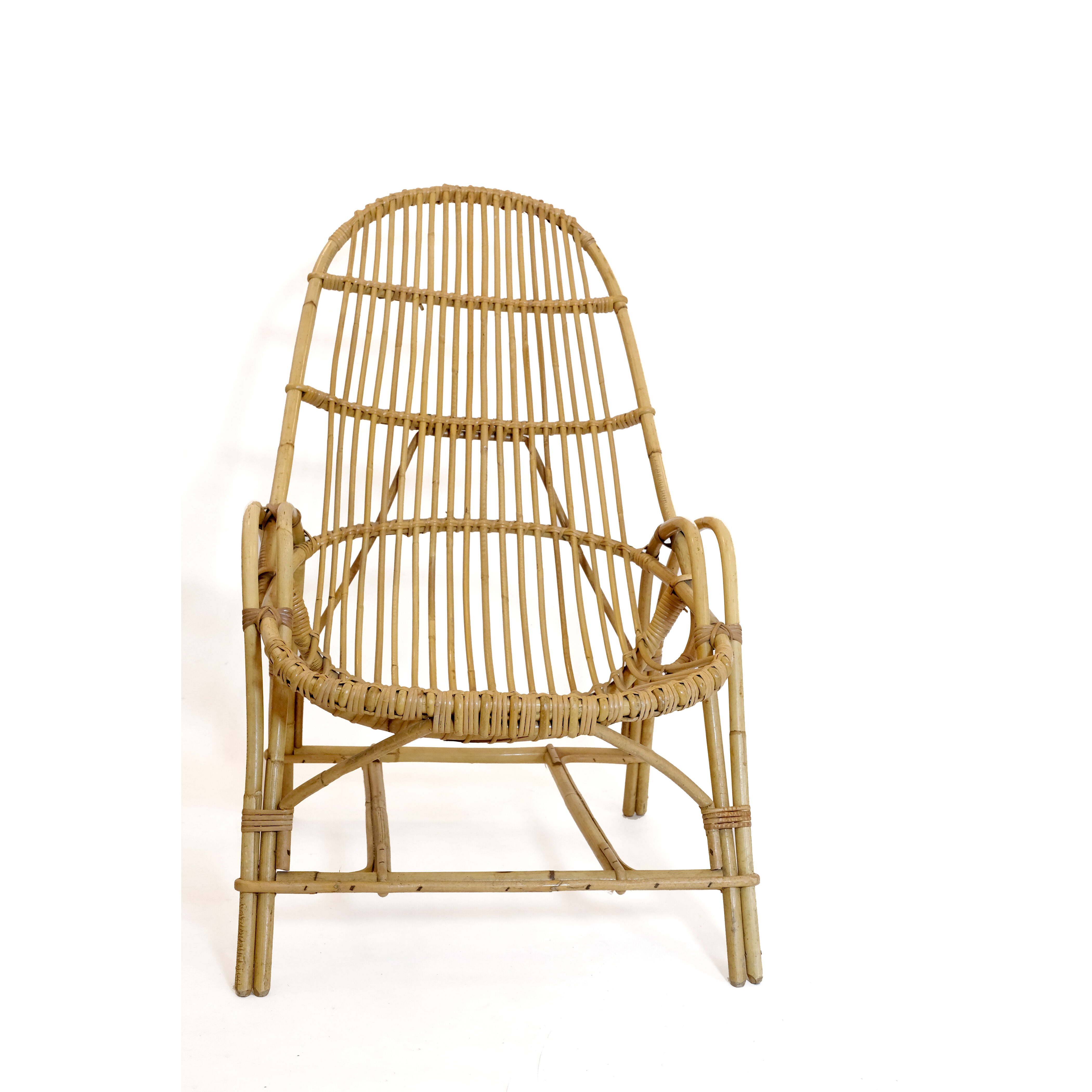Rattan armchair with armrest from the 60s-70s.