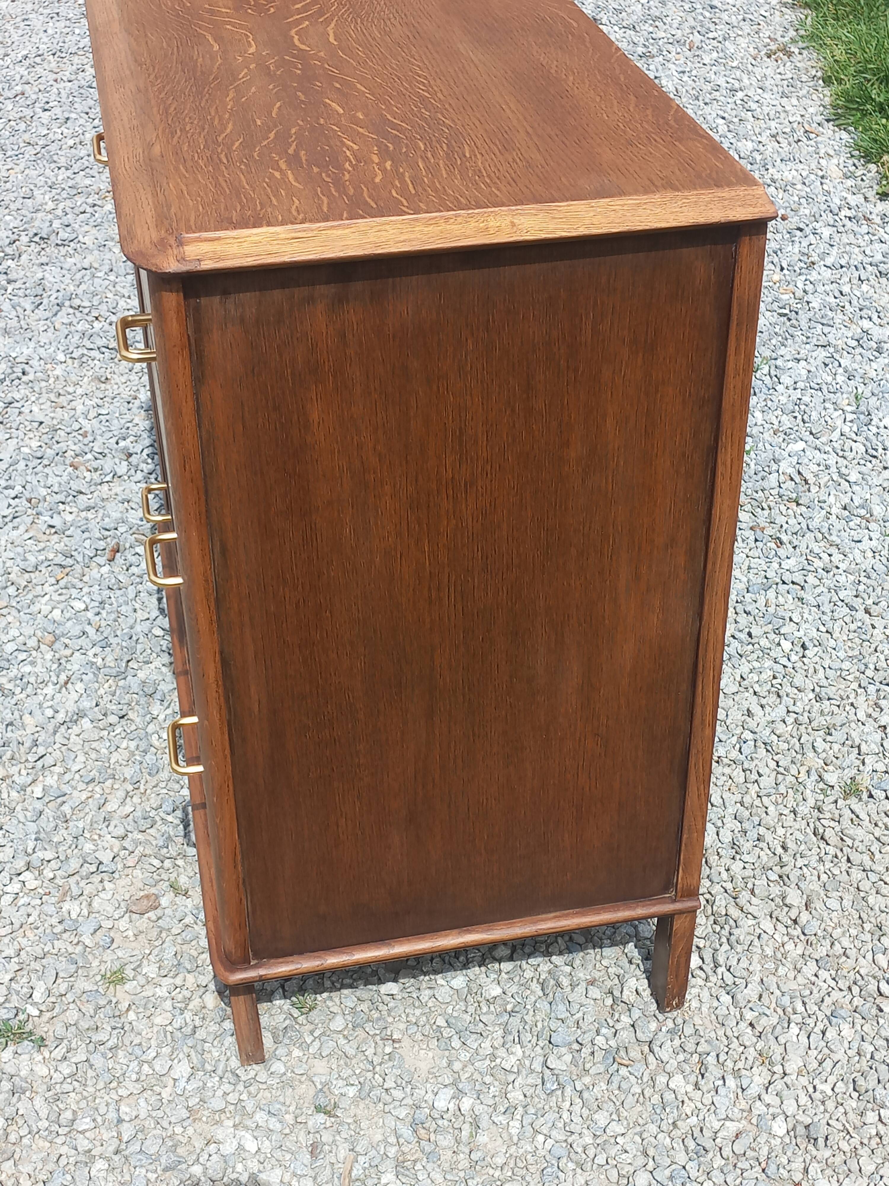 Vintage oak commode with tapered legs from the 1950s.