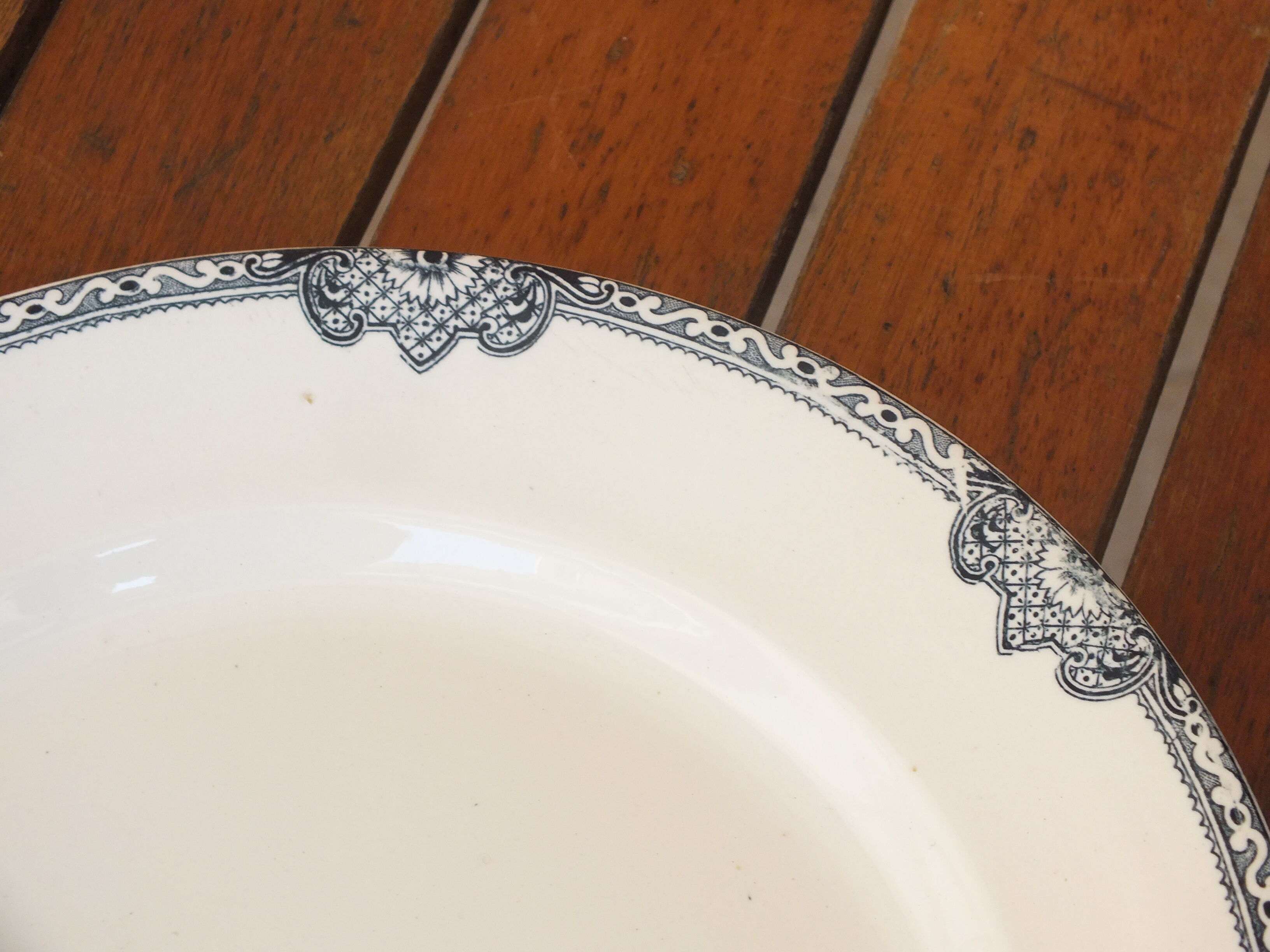 Iron earth dish from Salins R&A service Jumièges